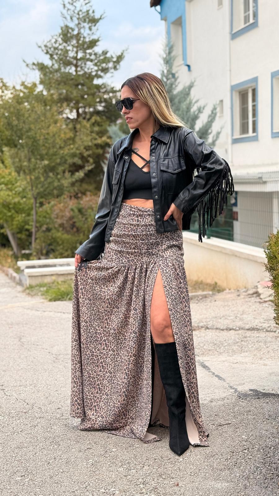siyah camel leopar desenli derin yırtmaçlı likralı etek