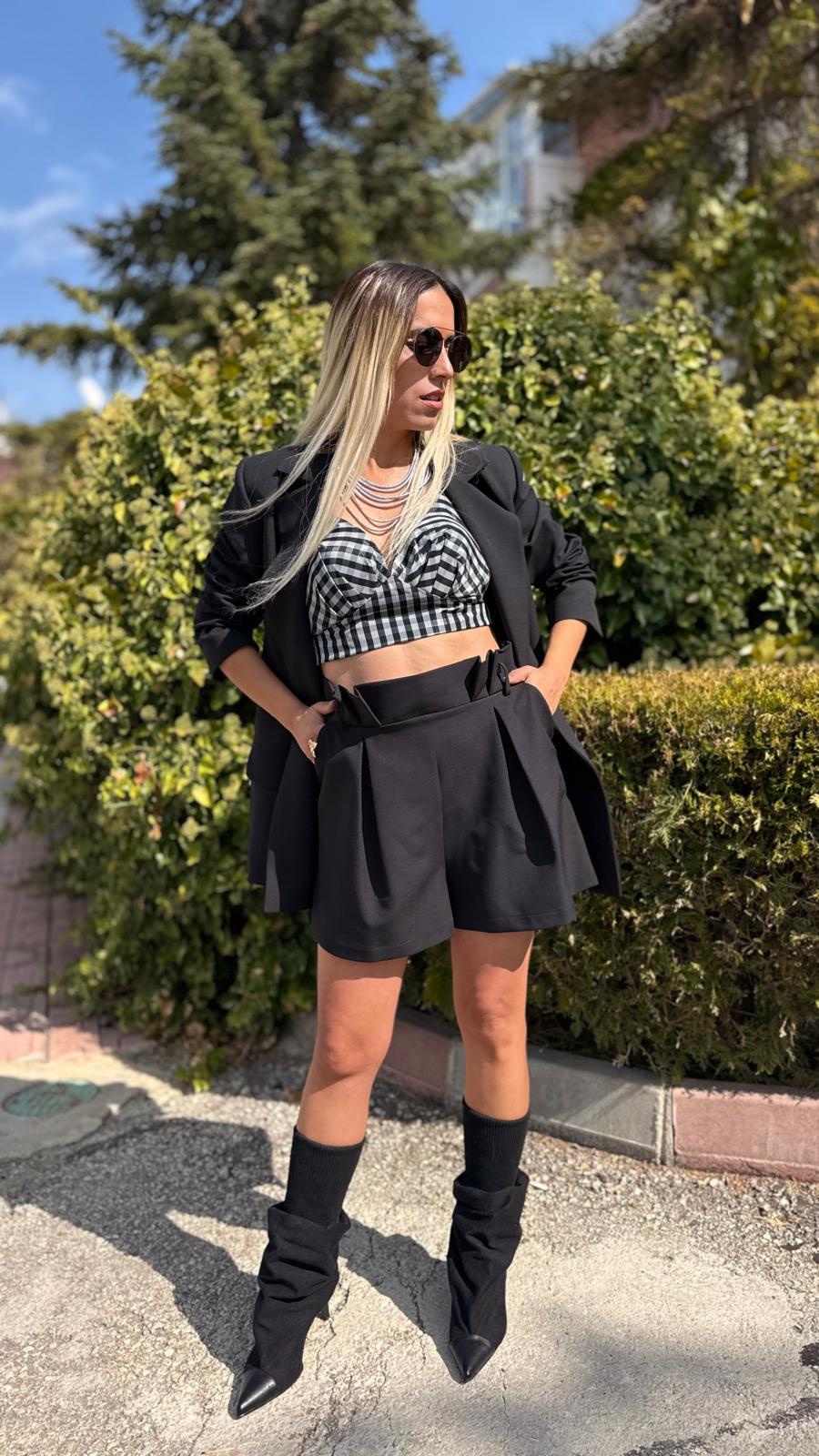 siyah ceket şort takım