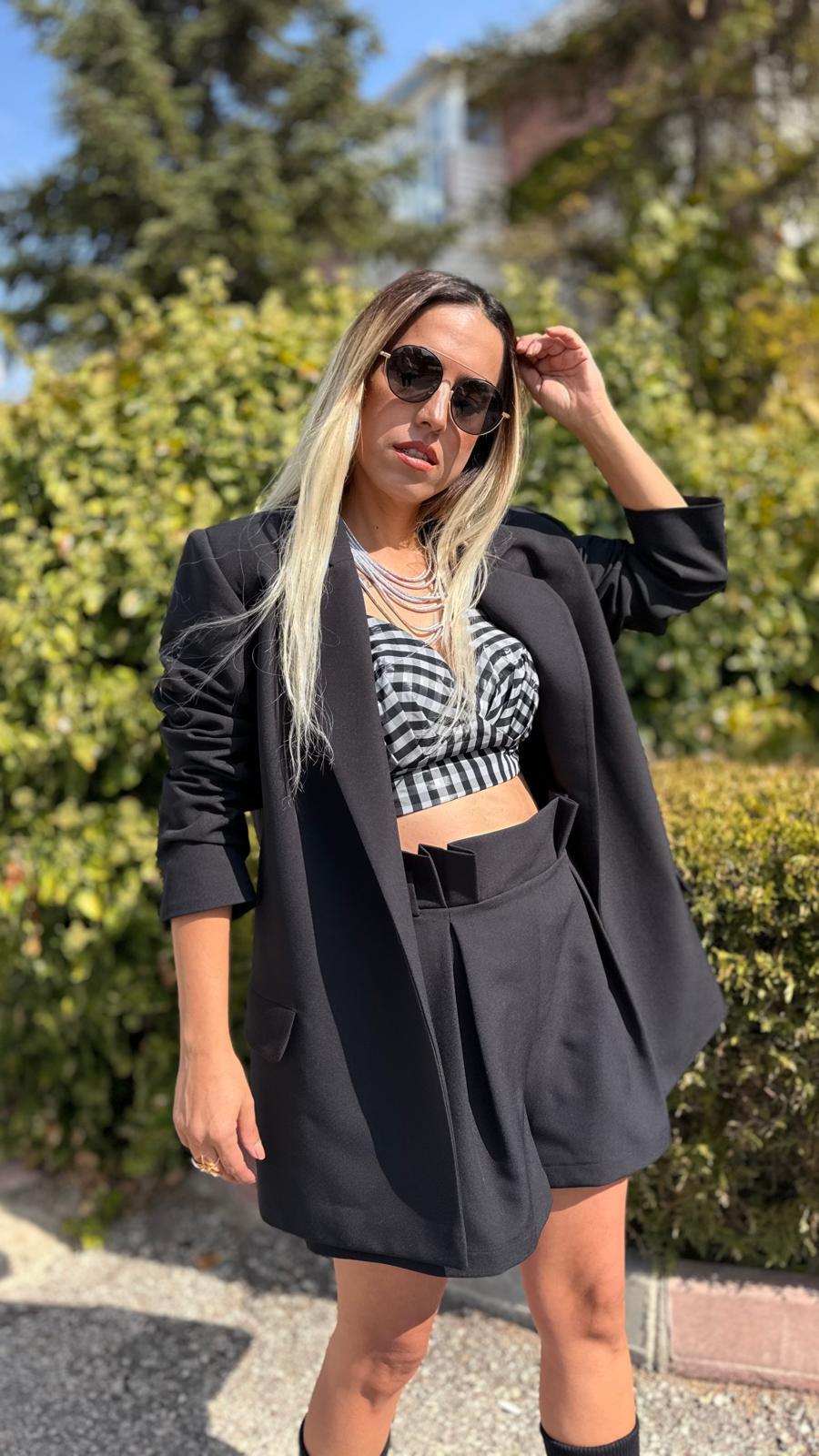 siyah ceket şort takım