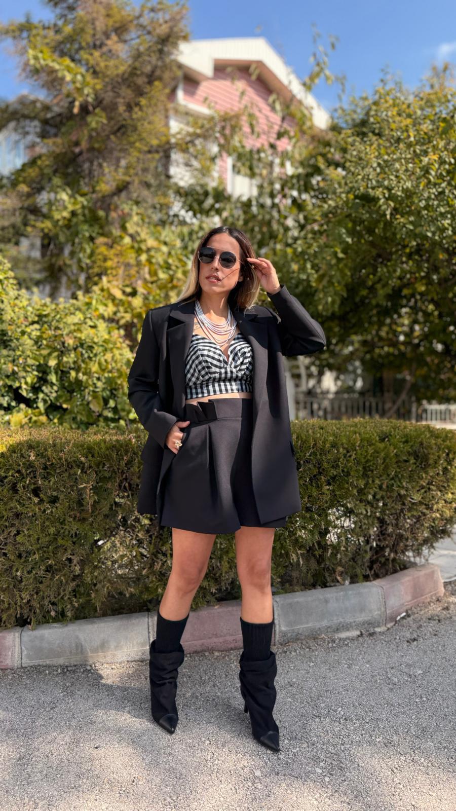 siyah ceket şort takım