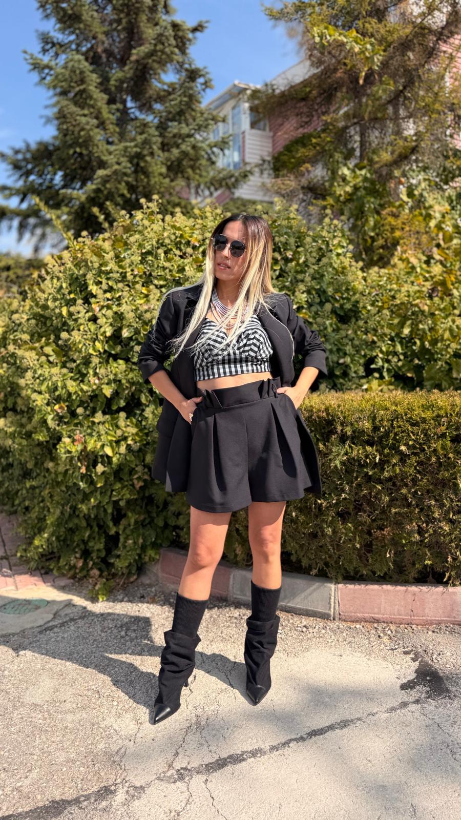 siyah ceket şort takım