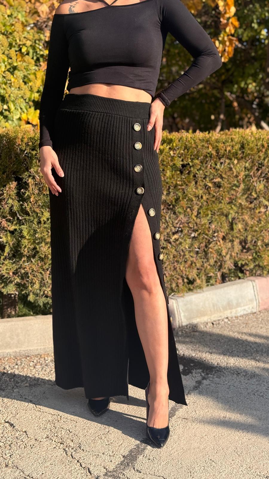 Siyah Düğmeli Triko Etek