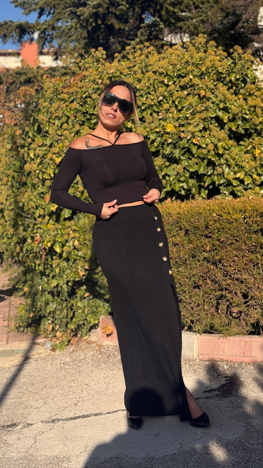 Siyah Düğmeli Triko Etek