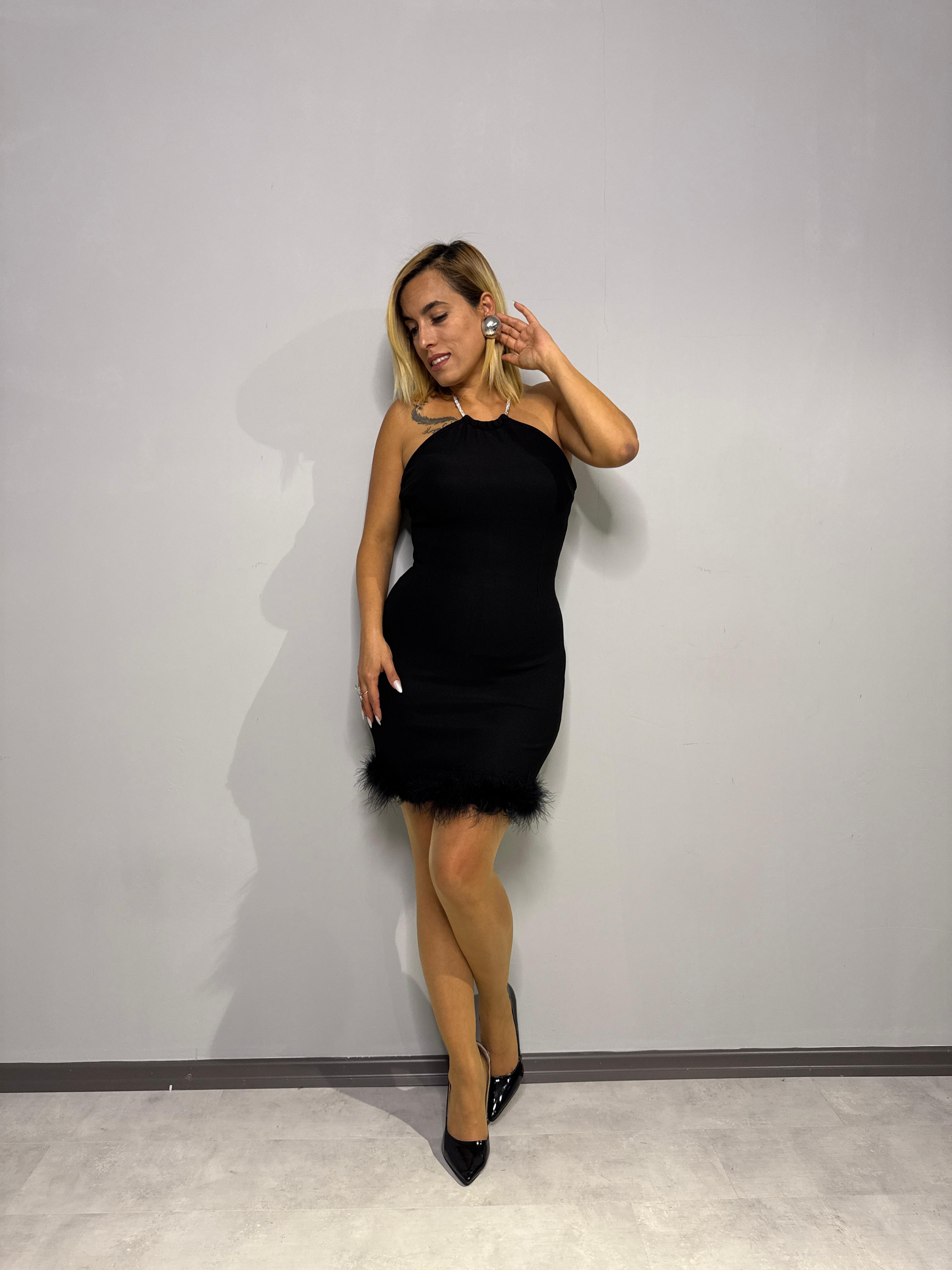 Siyah Etek Ucu Otrişli Boynu Taş Kolyeli Mini Elbise