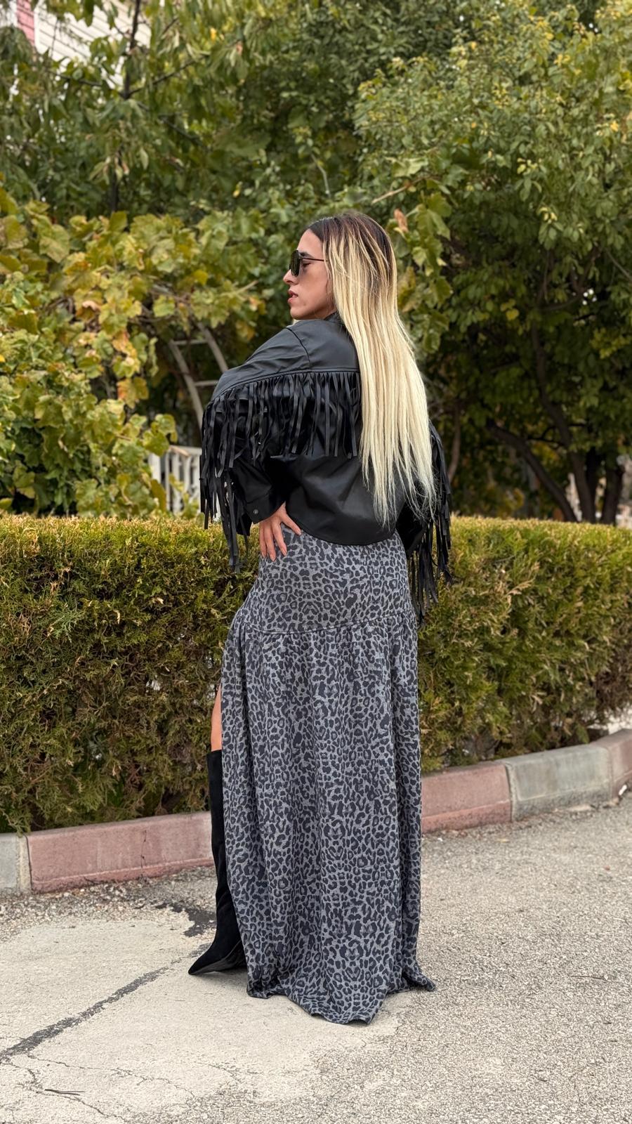 siyah gri leopar desenli derin yırtmaçlı likralı etek