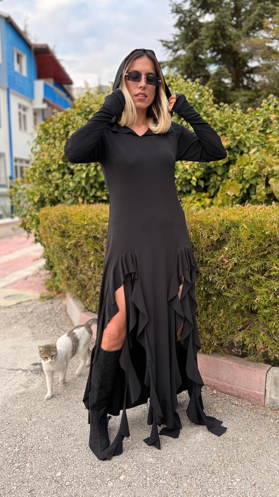 siyah kapişonlu volanlı tasarım elbise