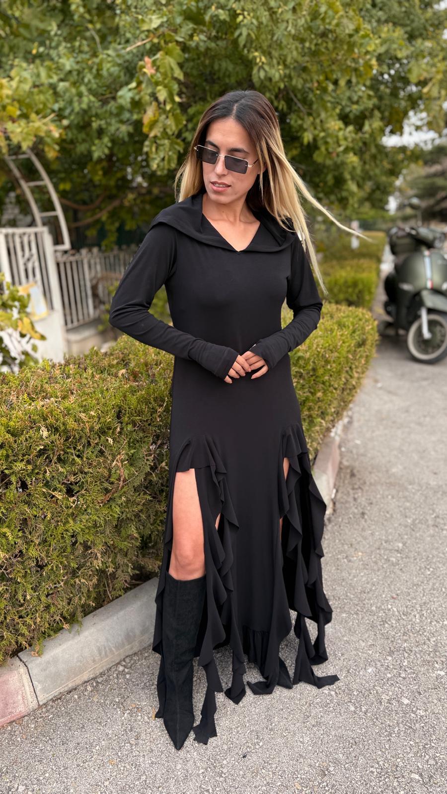 siyah kapişonlu volanlı tasarım elbise