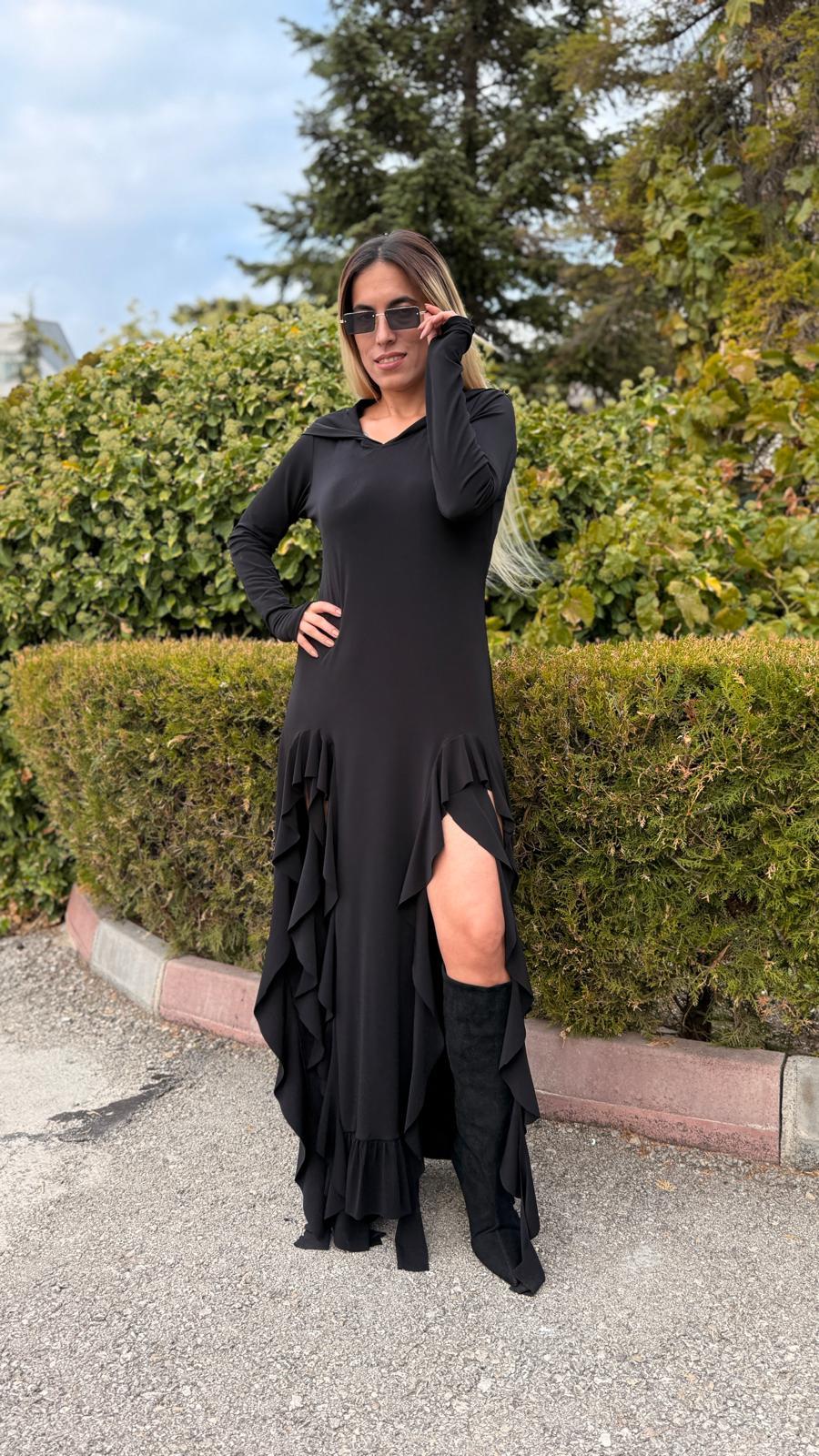 siyah kapişonlu volanlı tasarım elbise