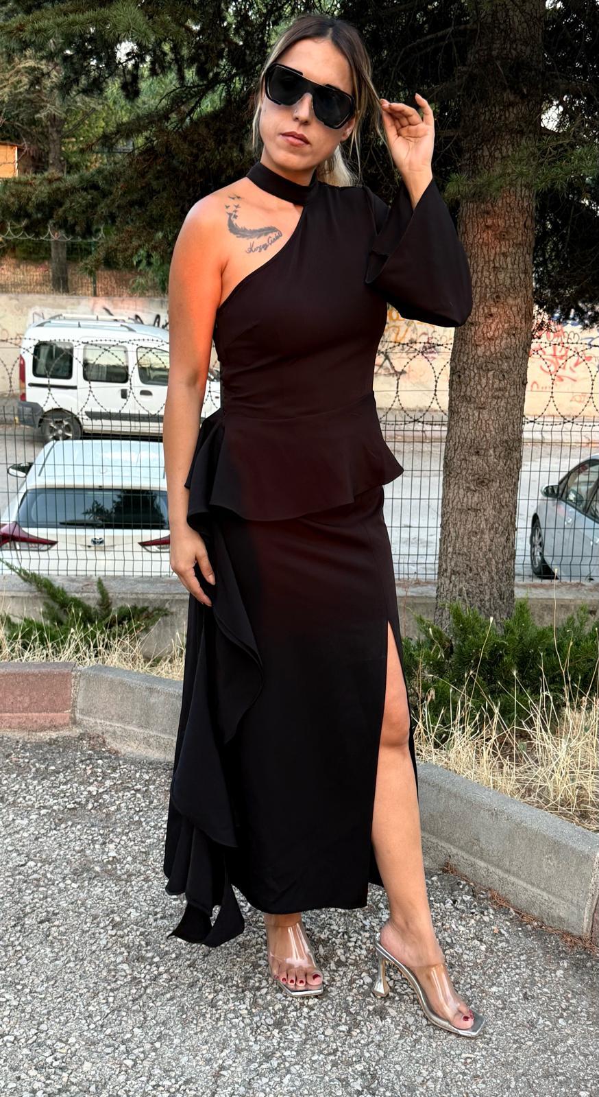 Siyah Önden Yırmaçlı Kalem Etek