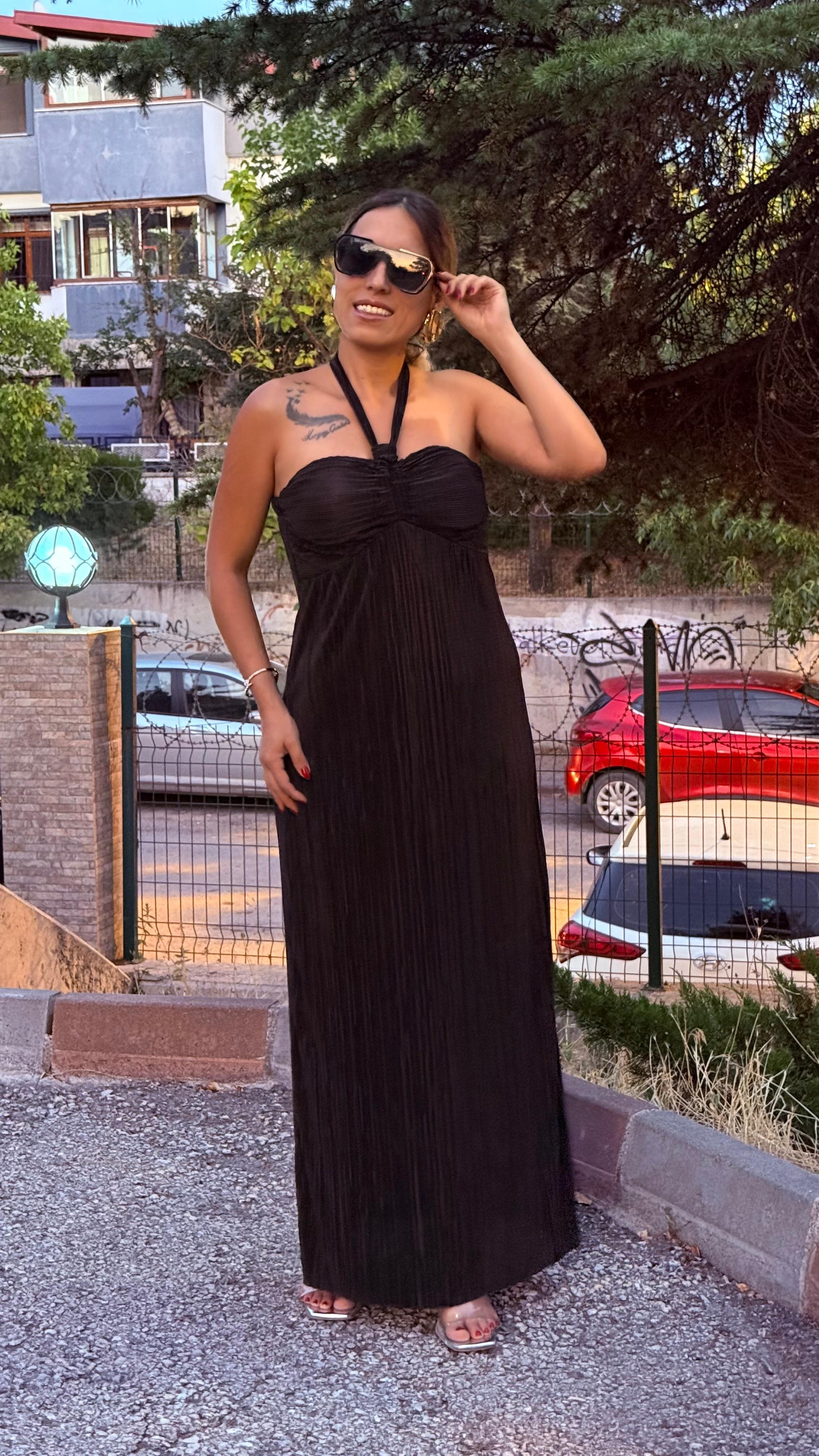 Siyah Saten Pilise Göğüs Kuplu Boyundan Bağlamalı Uzun Elbise