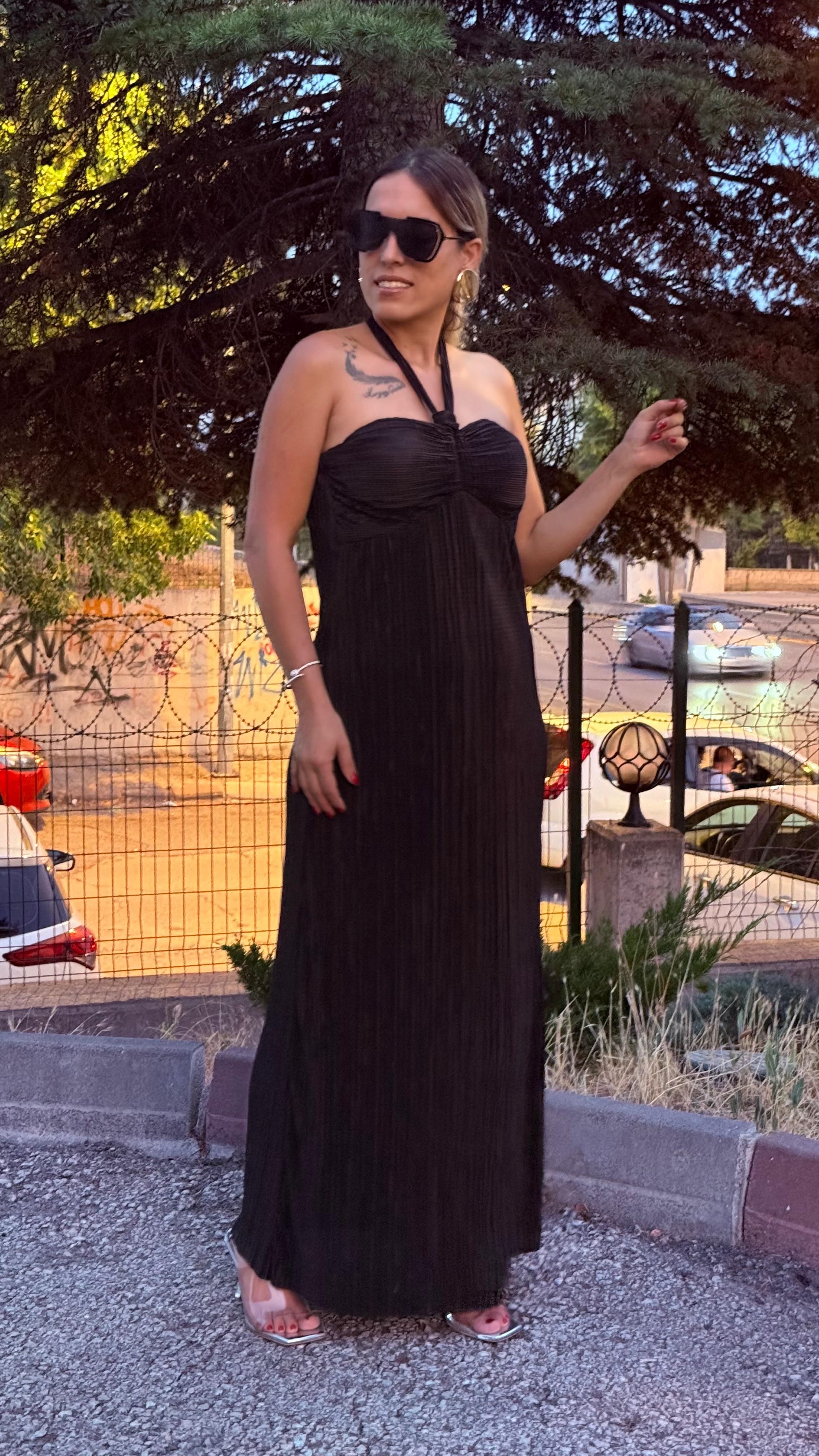 Siyah Saten Pilise Göğüs Kuplu Boyundan Bağlamalı Uzun Elbise