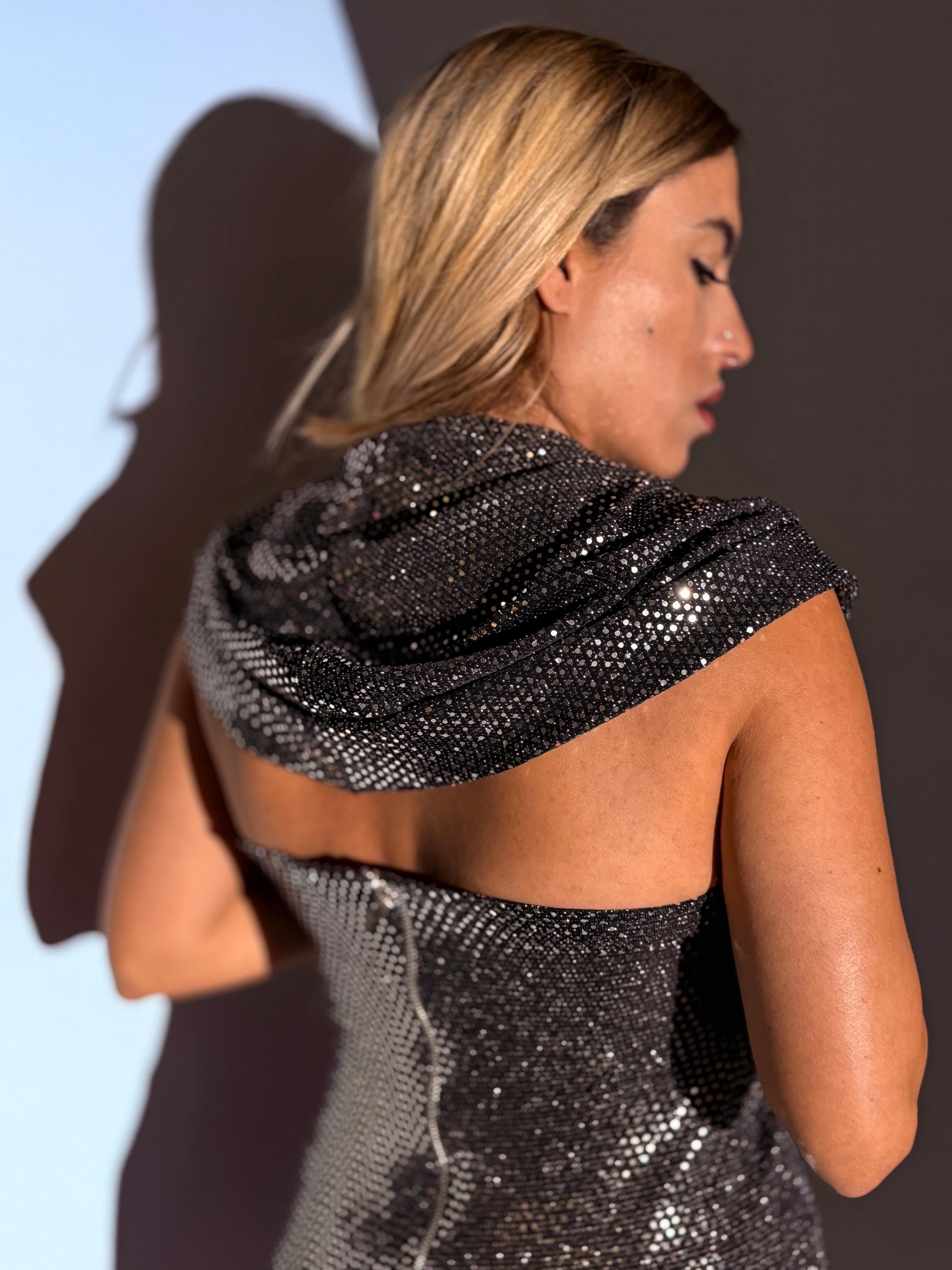 Siyah Taşlı Kapşon Detay Mini Elbise