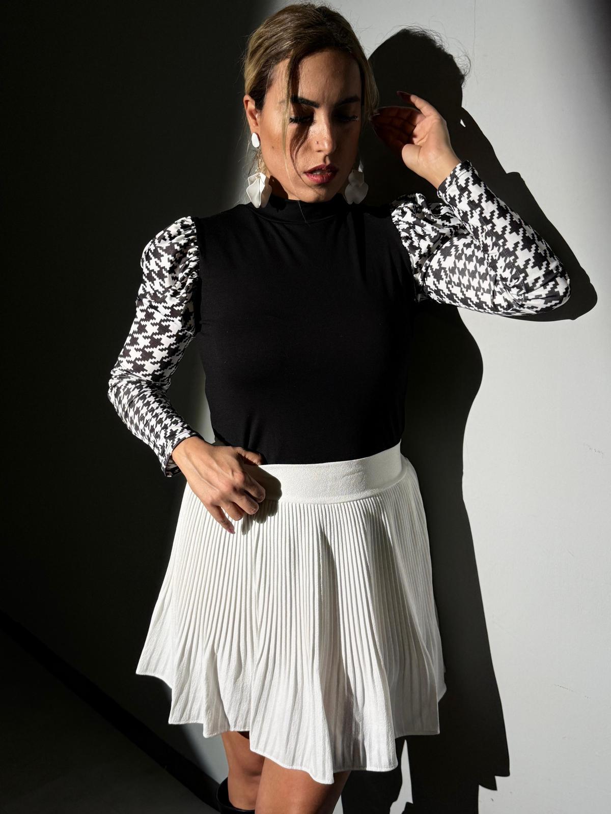 Siyah Uzun Kollu Balon Kol Detaylı Balıkçı Yaka Bluz