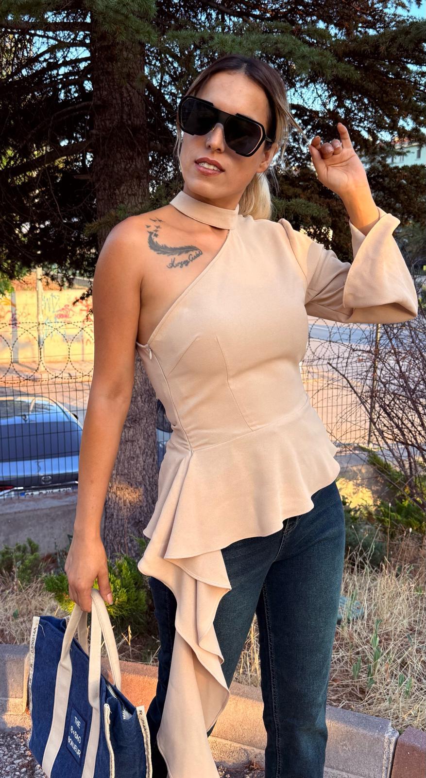 Sütlü Kahve Tek Omuz Etek Ucu Volanlı Tasarım Bluz