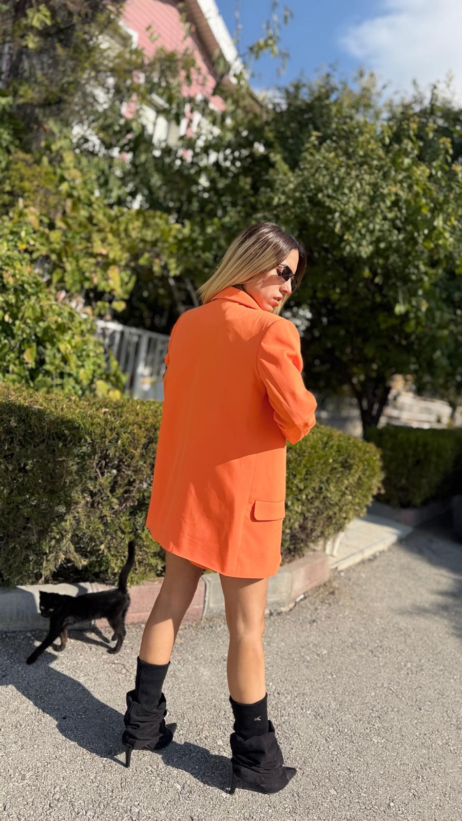 turuncu ceket şort takım