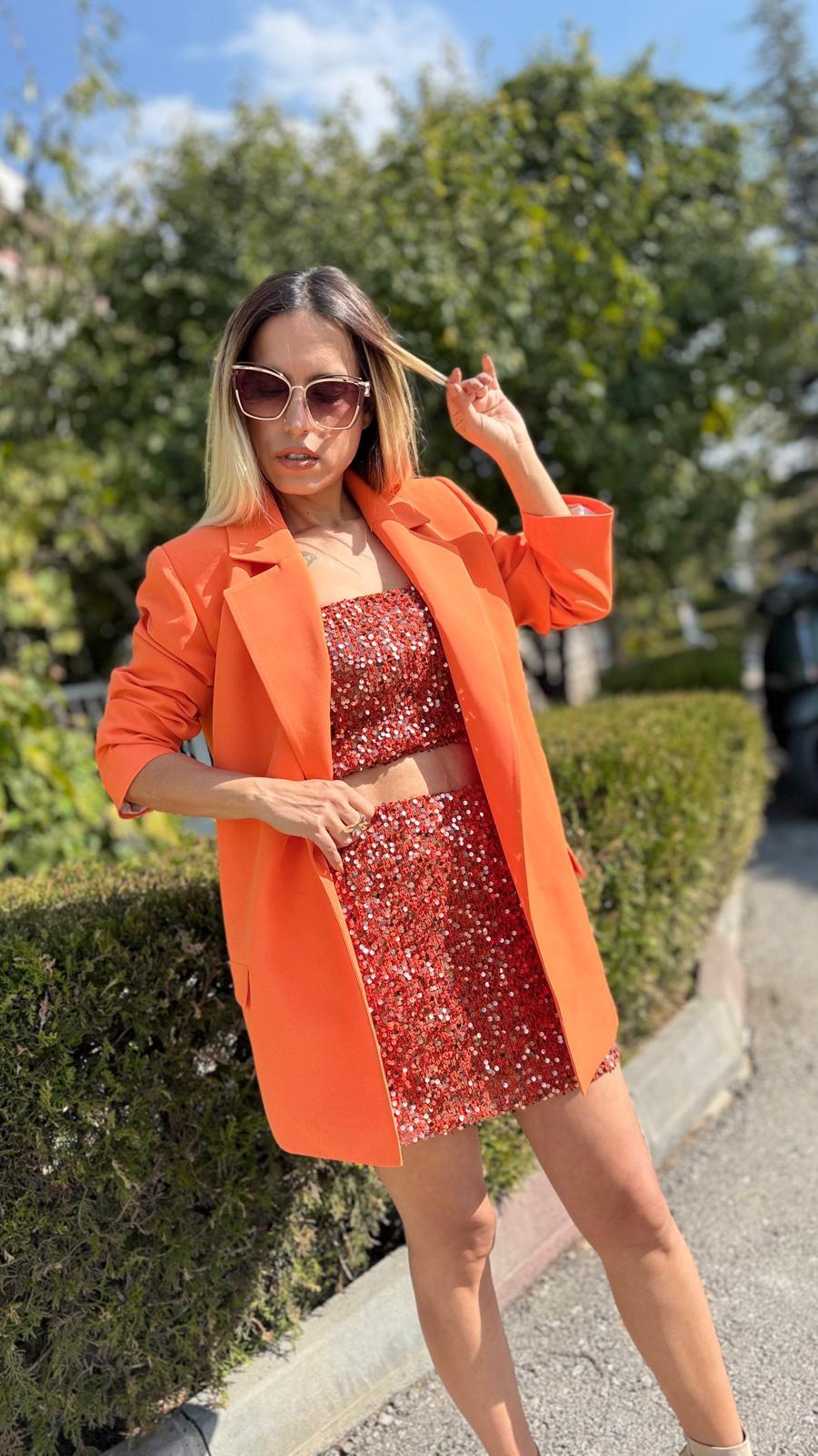 turuncu ceket şort takım