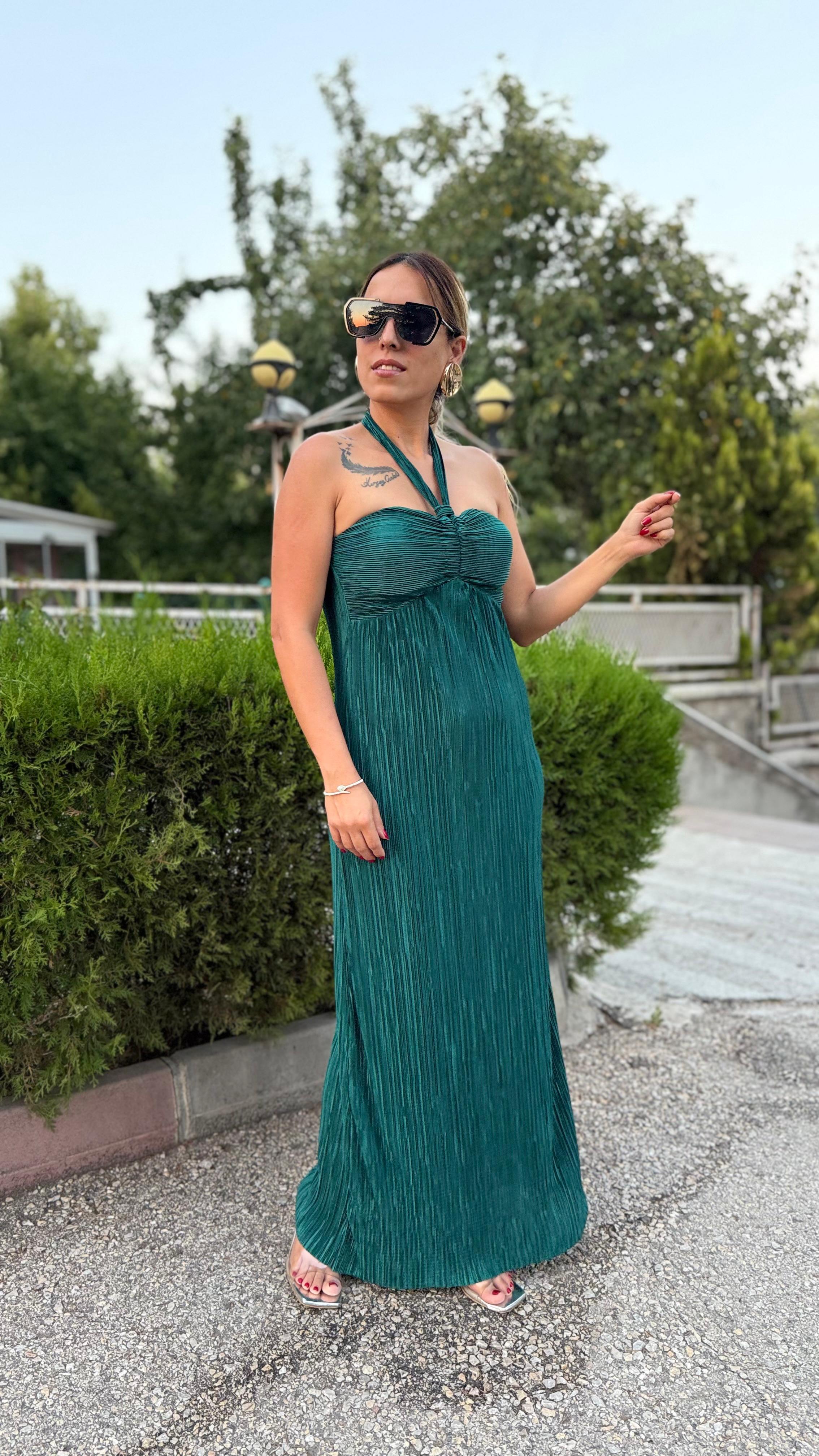 Zümrüt Yeşili Saten Pilise Göğüs Kuplu Boyundan Bağlamalı Uzun Elbise