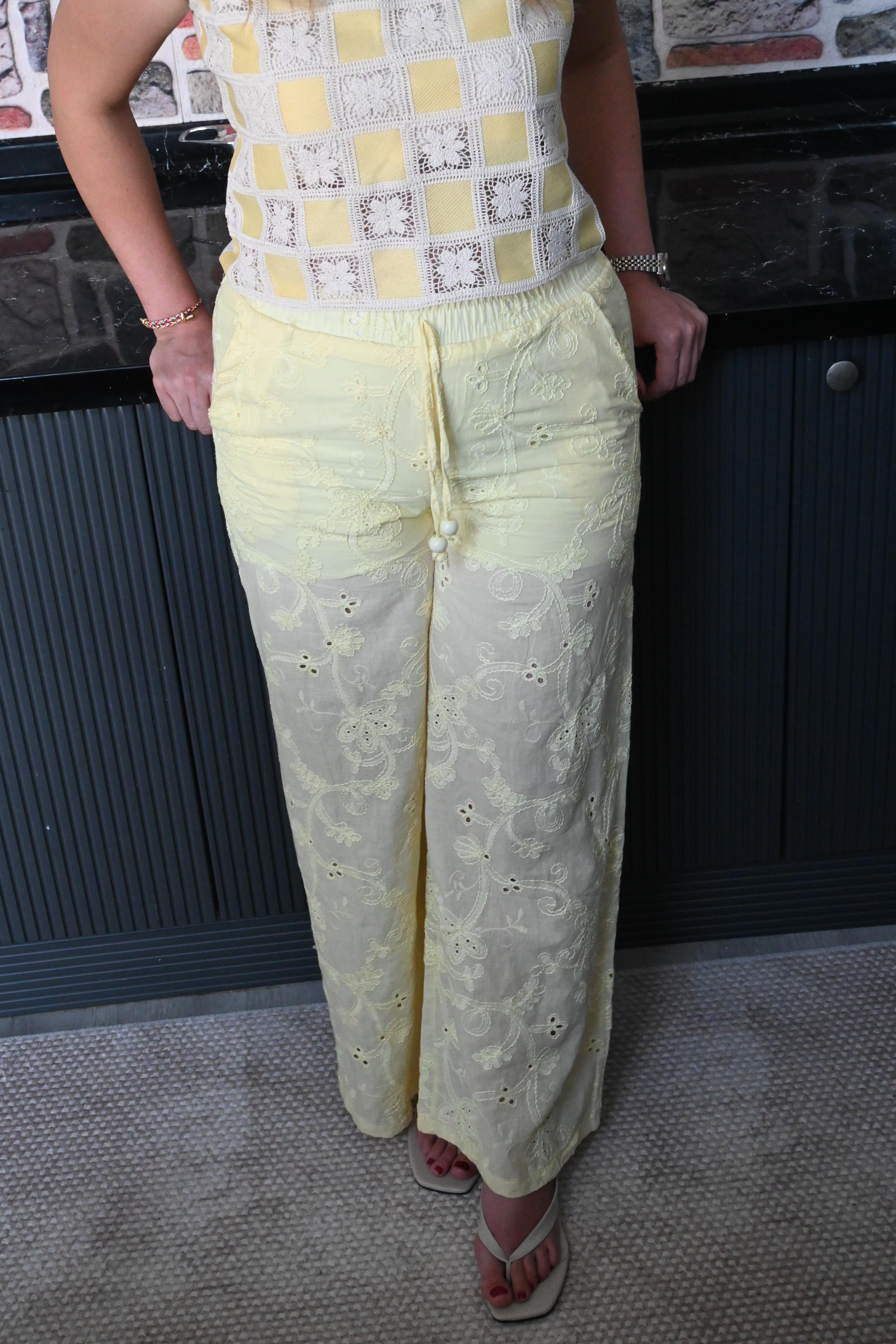 NAKIŞLI SARI PANTOLONPANTOLON