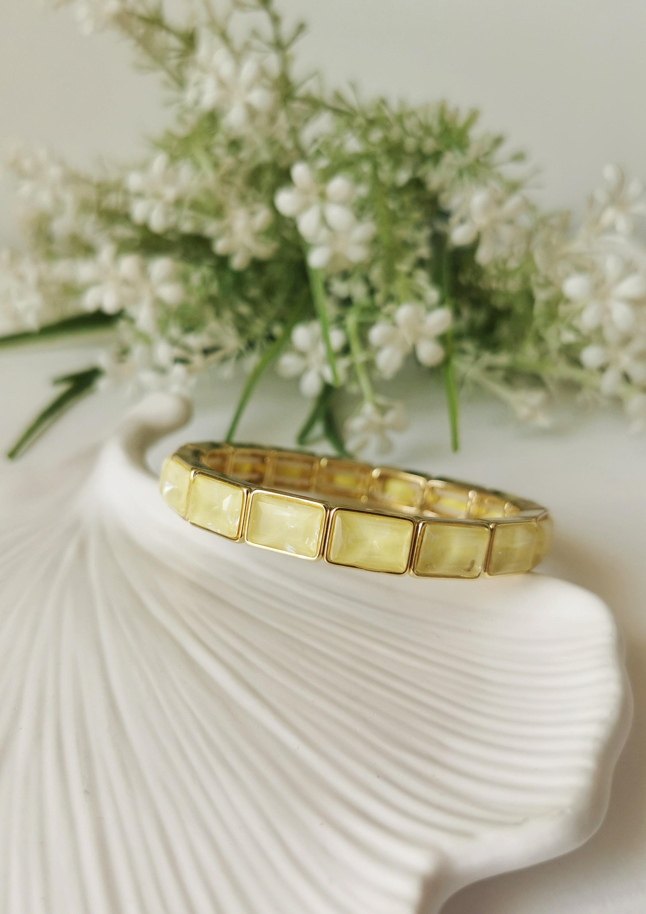 Açık Sarı Kristal Taşlı Bileklik – 14K Gold Lastikli Tasarım