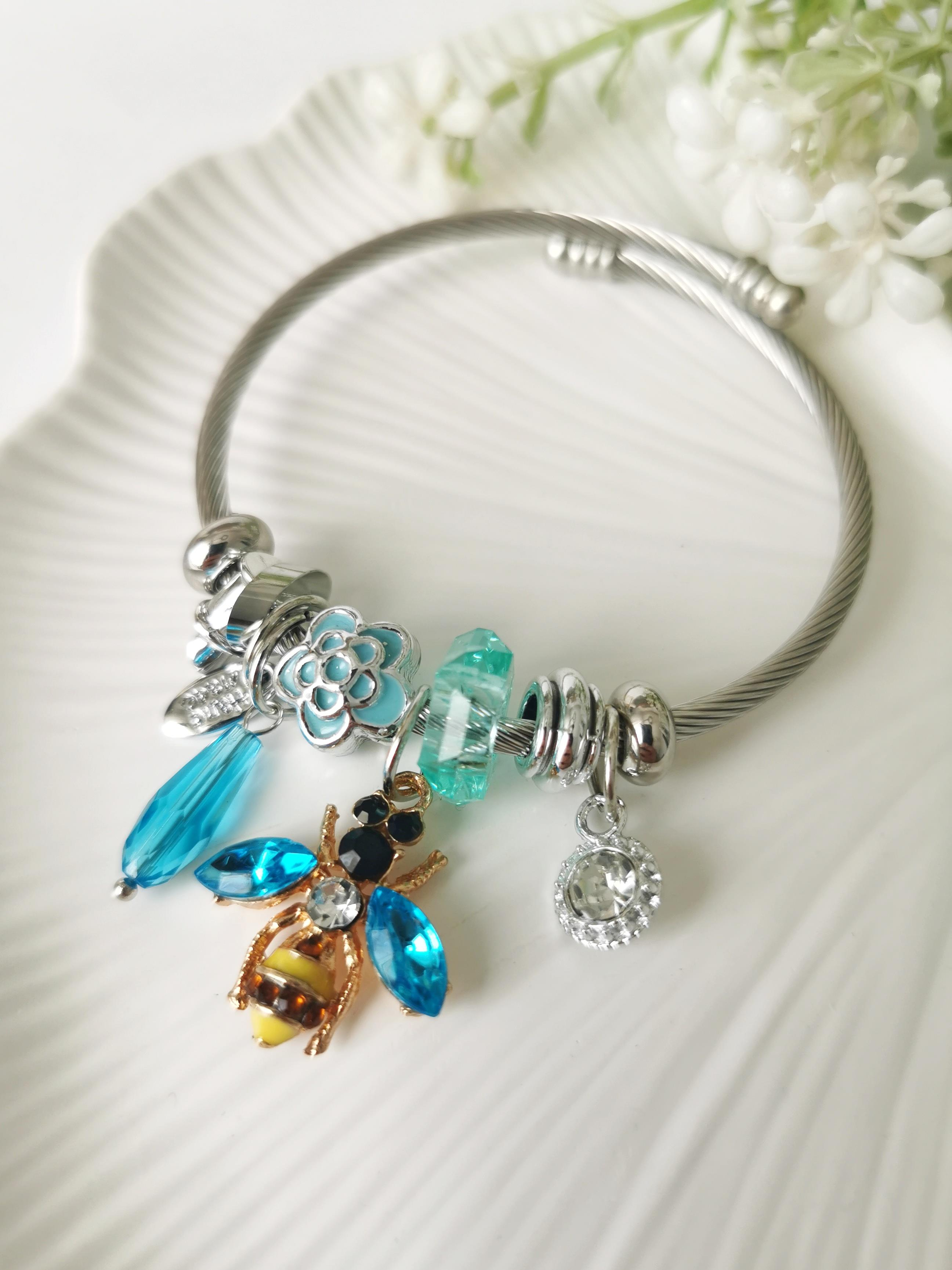 Çelik Mavi Boncuklu Arılı Model Charm Bileklik