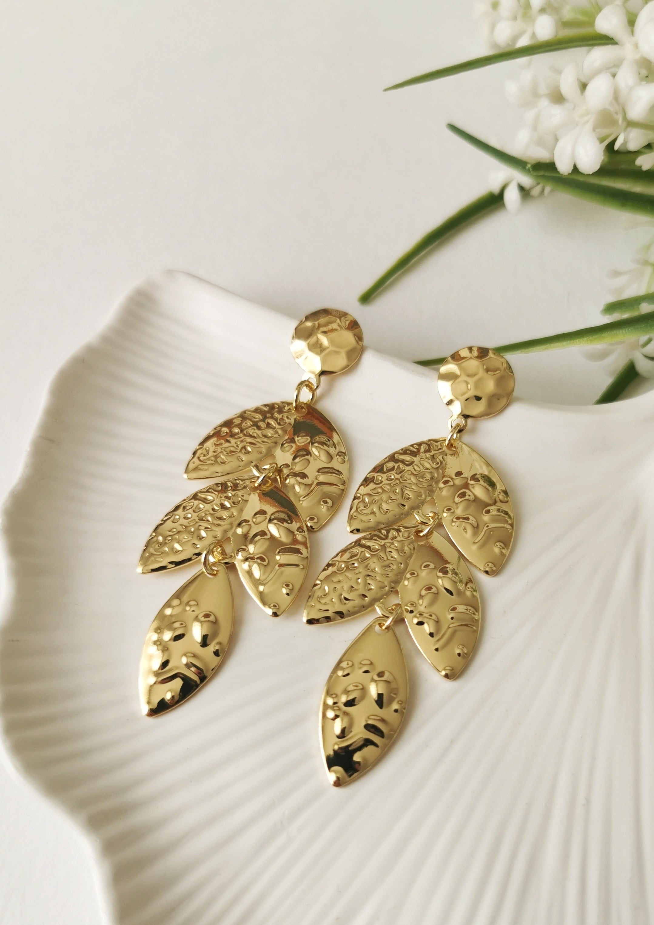 Dokulu Katmanlı Gold Yaprak Küpe