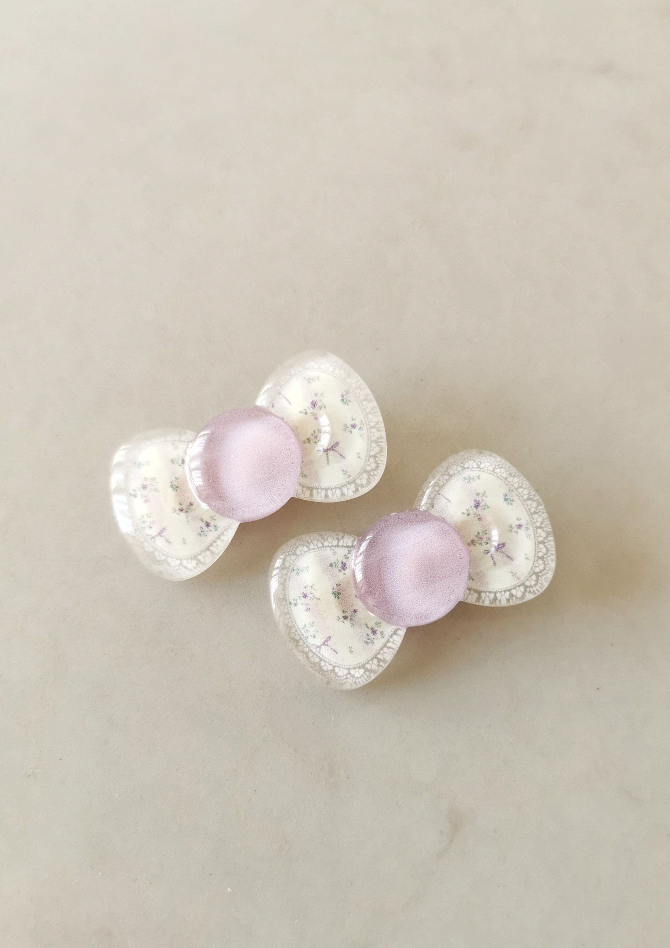 Eflatun Fiyonk Temalı Çiçek Desenli Çiftli Pensli Çocuk Tokası 4,5x2,5 cm