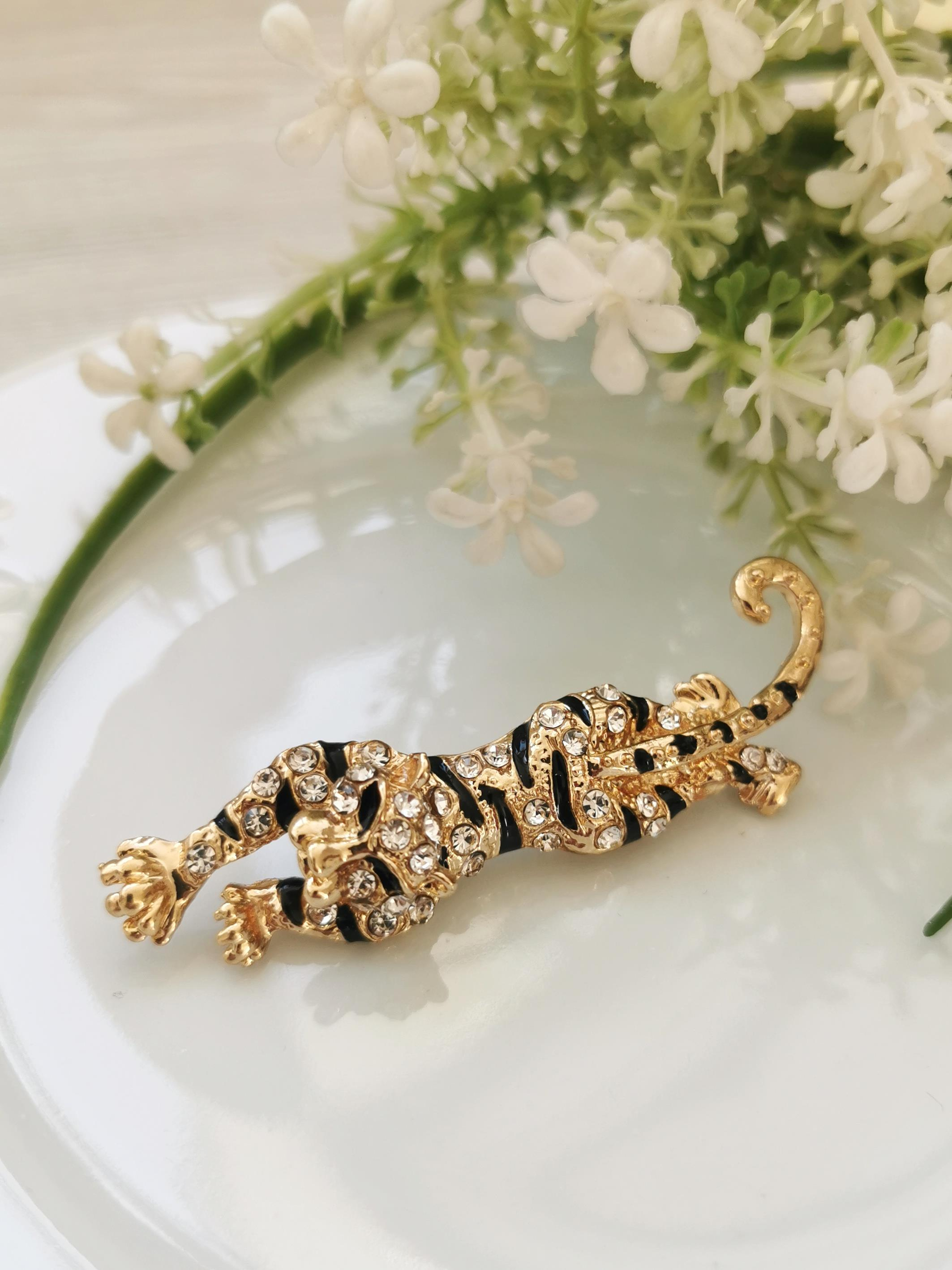 Gold Kristal Taşlı Kaplan Broş