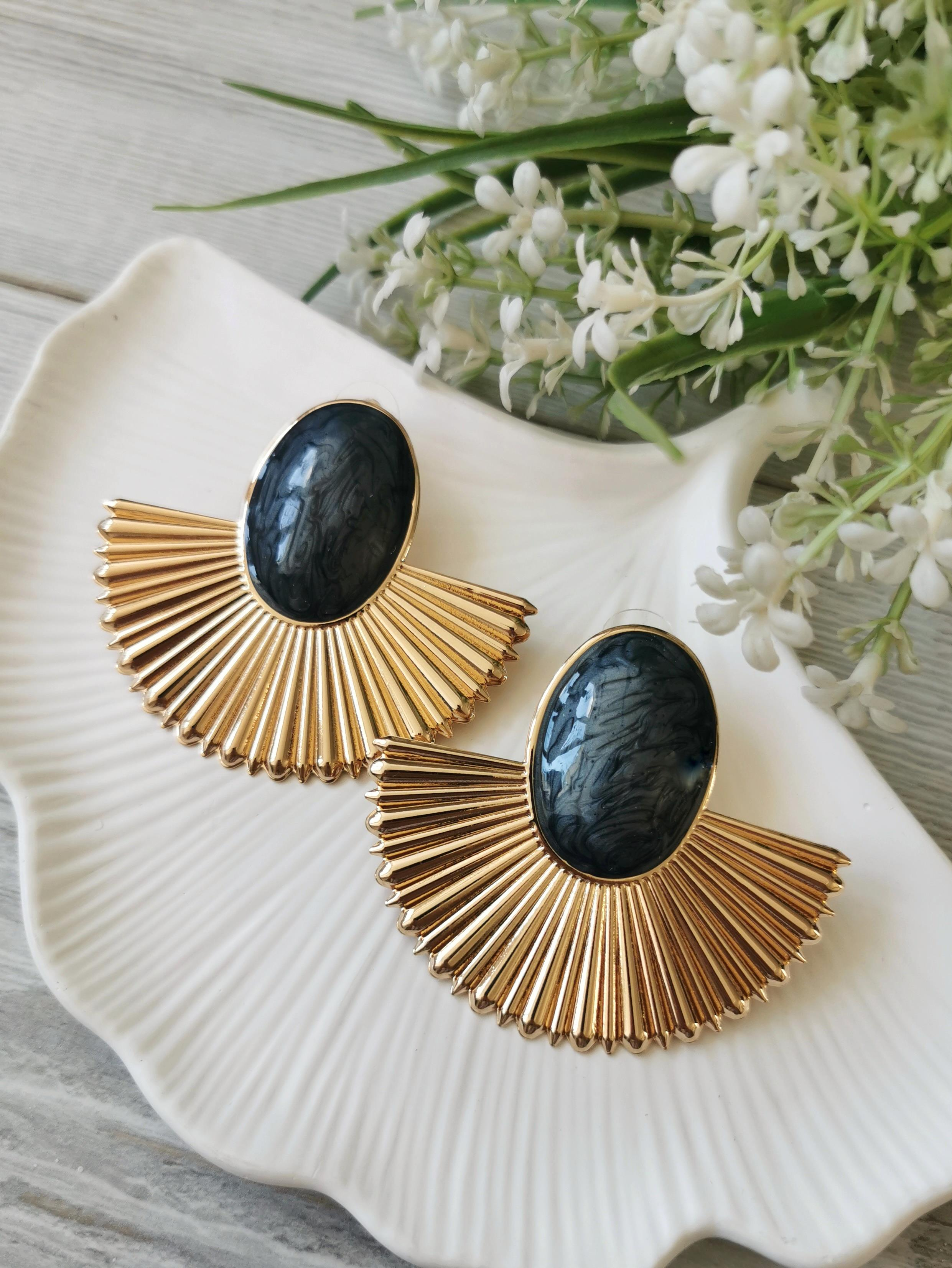 Gri Mineli Gold Yelpaze Küpe 