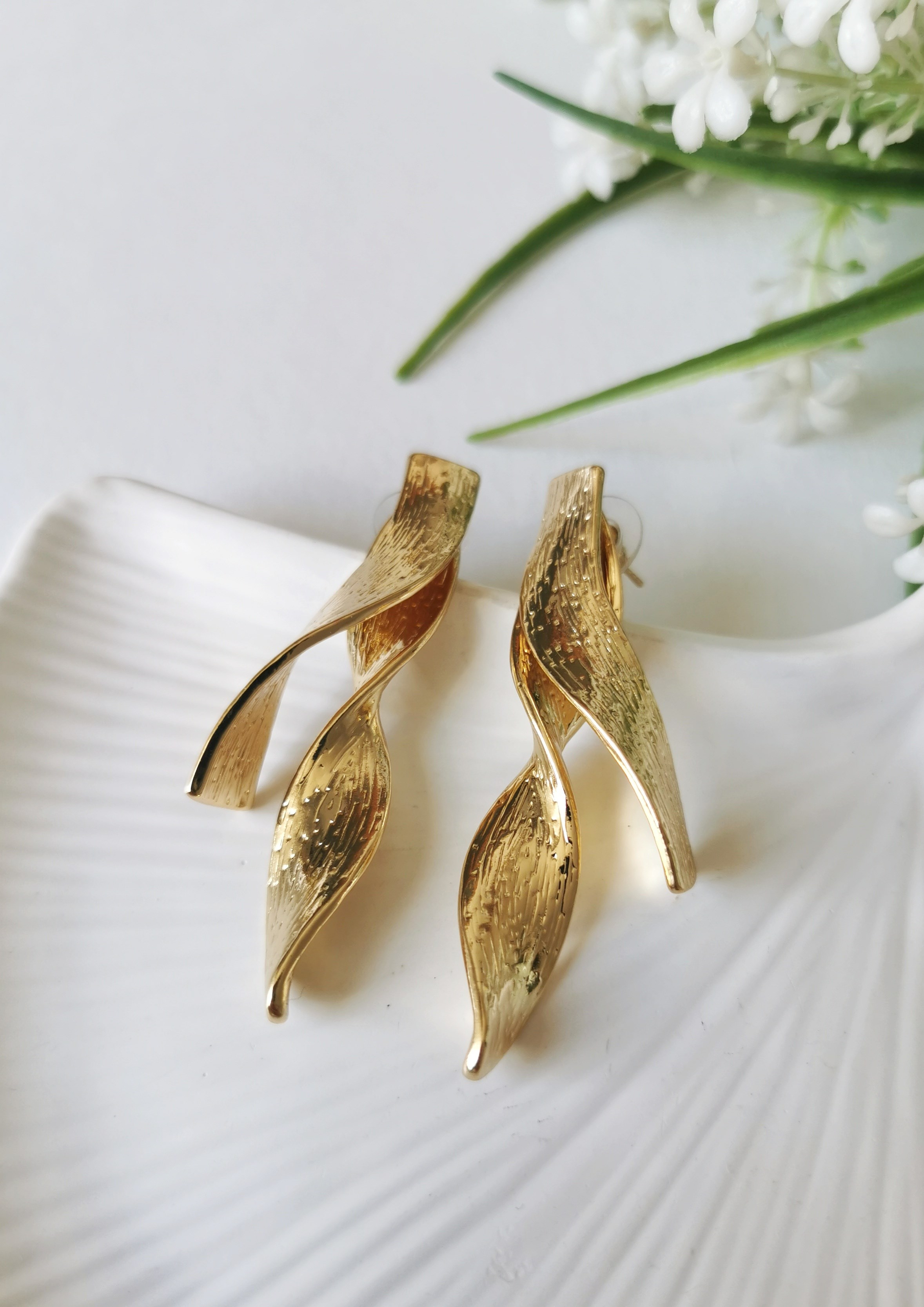 Helezon Form Gold Çelik Küpe