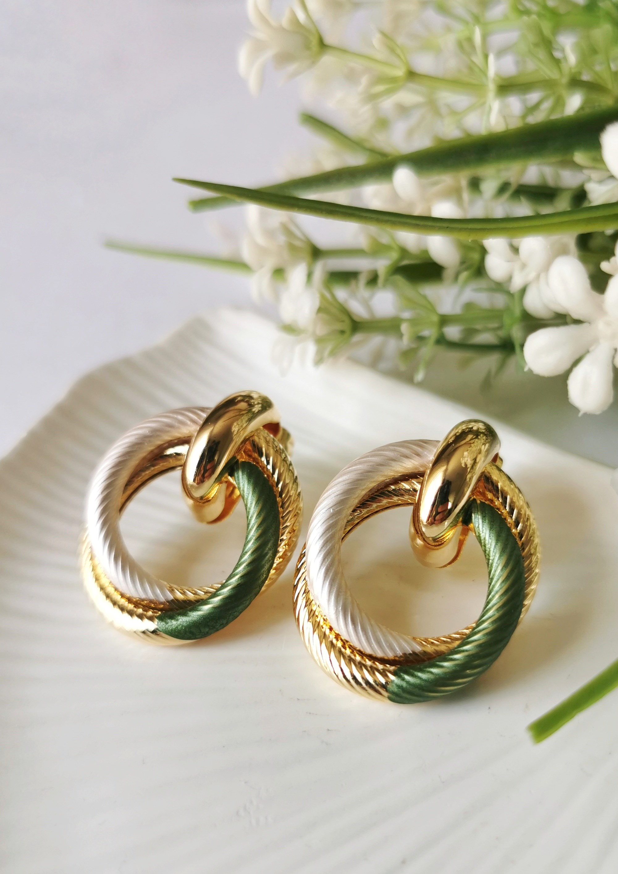 Helix Örgü Desenli Çelik Küpe 3x2,5 cm – Zümrüt Yeşili
