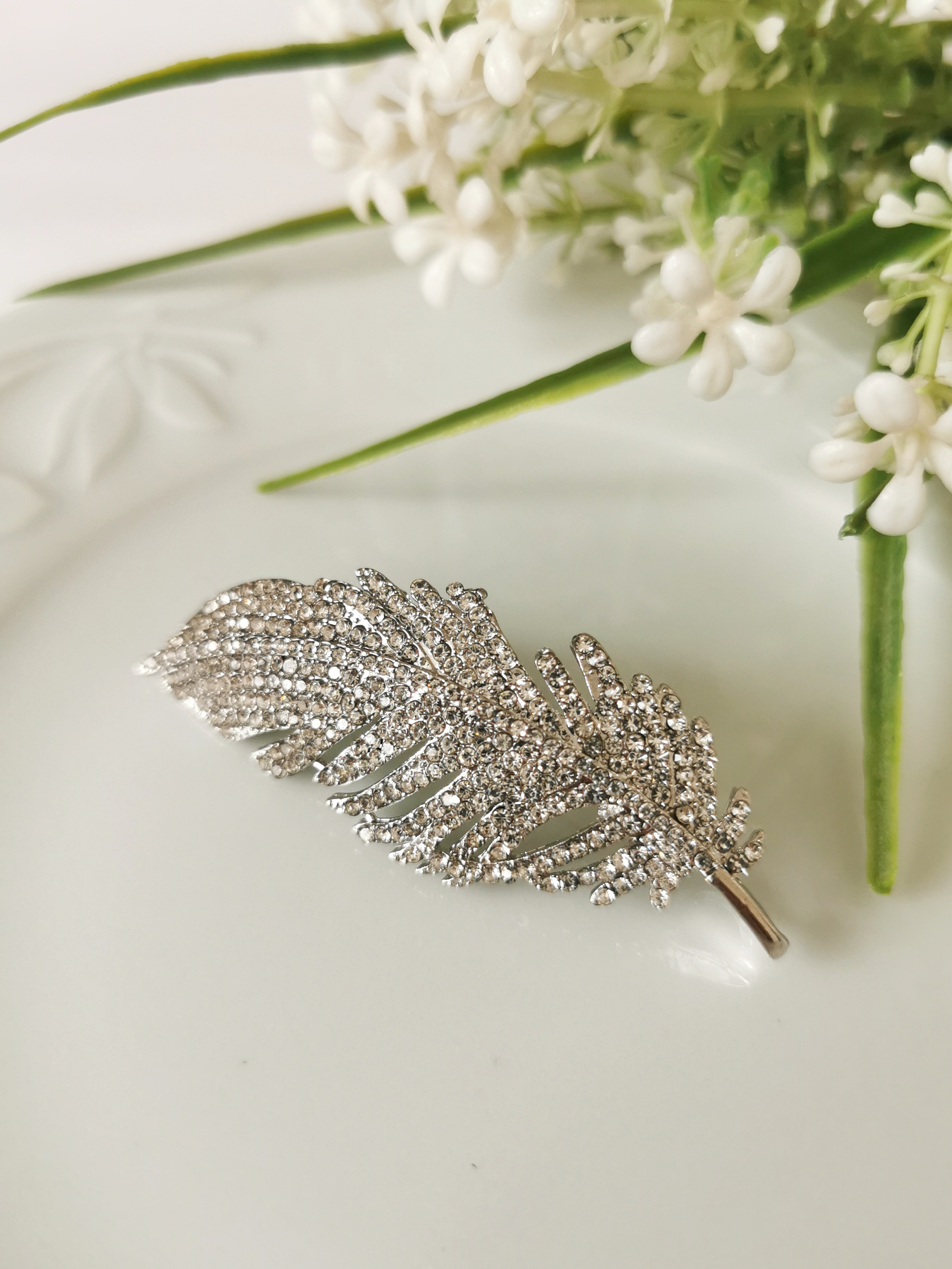 Işıltılı Kuş Tüyü Broş Silver