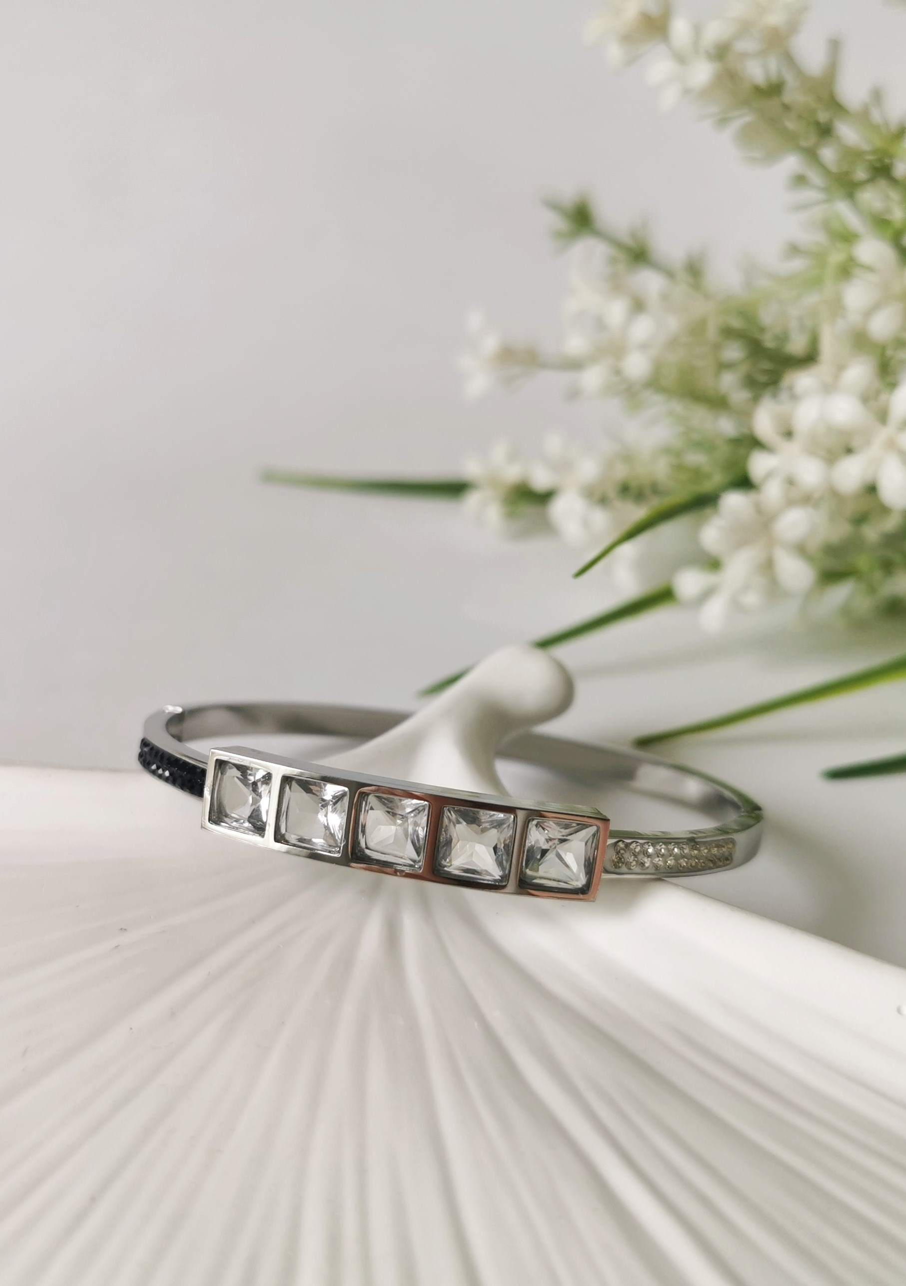 Kadın Çelik Kelepçe Bileklik