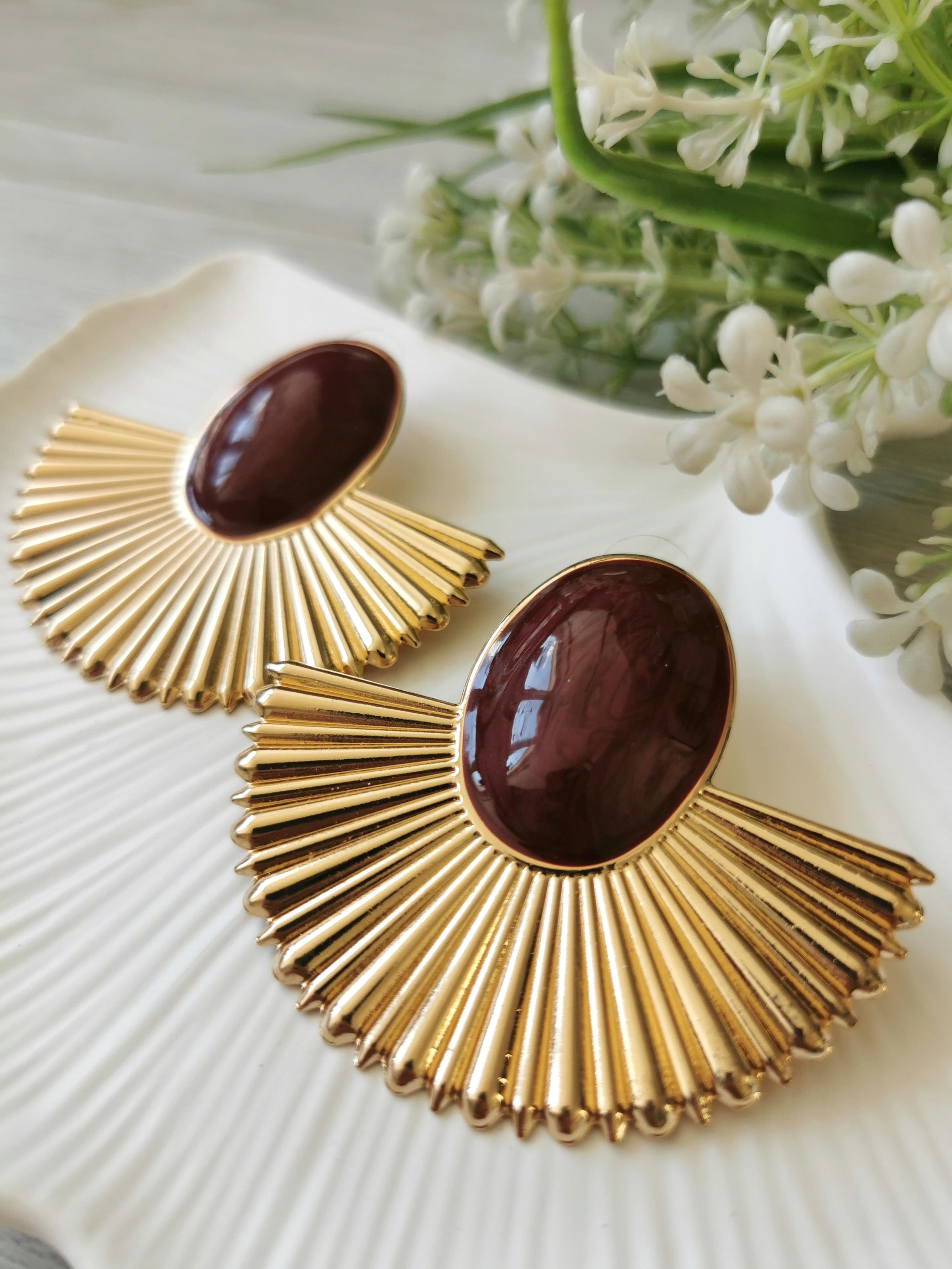 Kırmızı Mineli Gold Yelpaze Küpe 