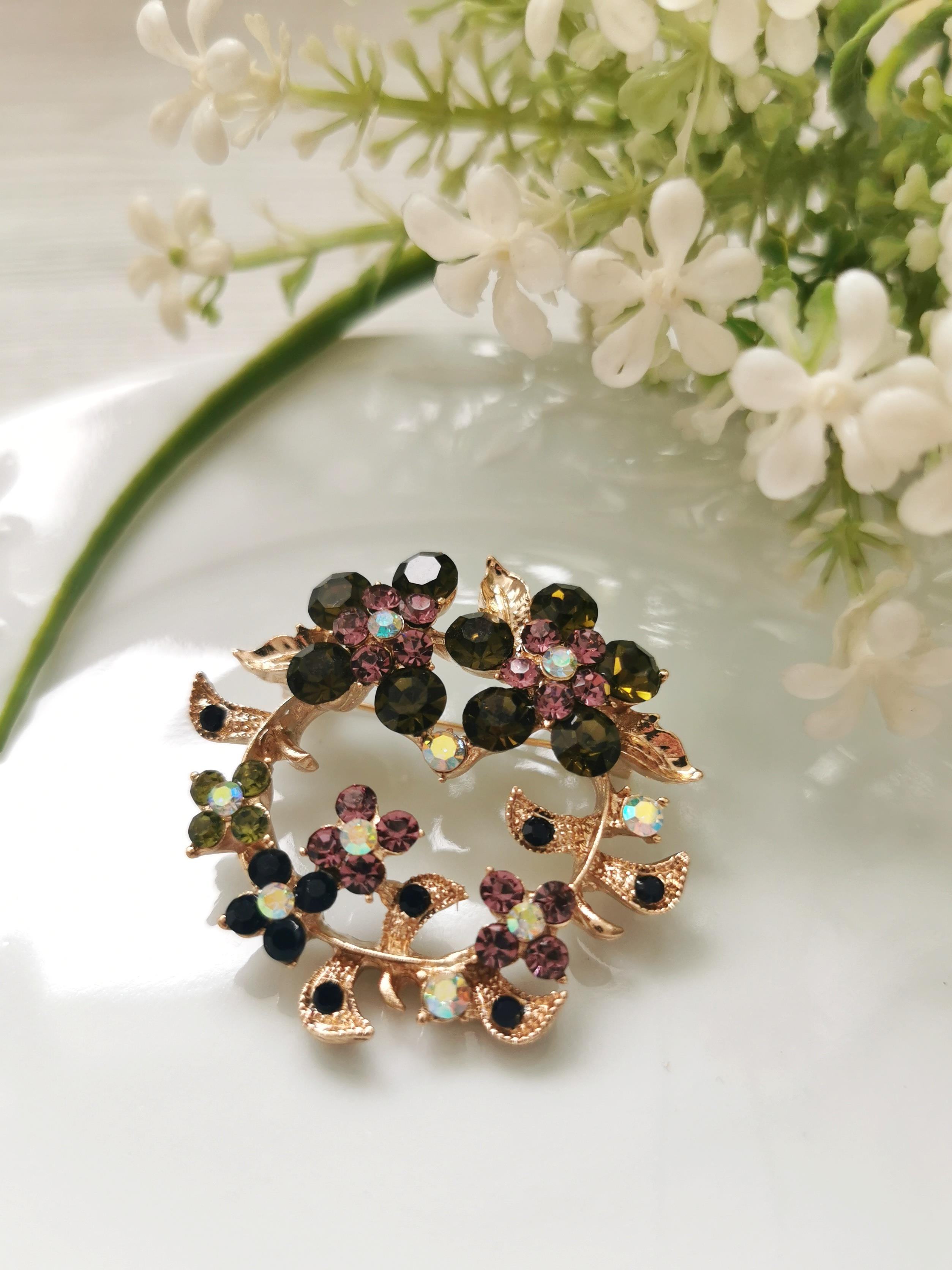 Kristal Çelenk Broş