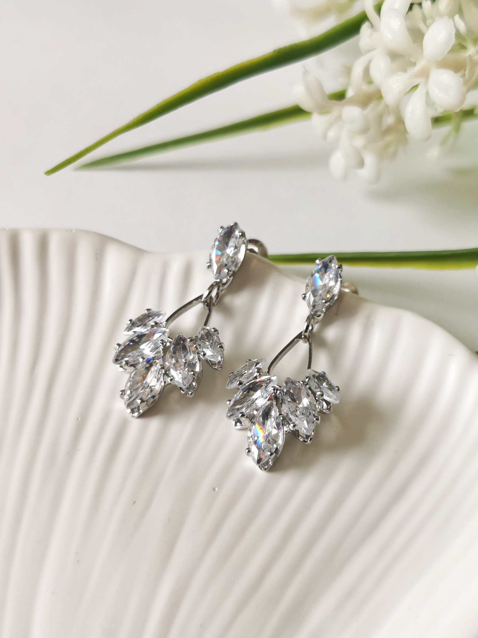 Kristal Taşlı Sallantılı Küpe Silver 