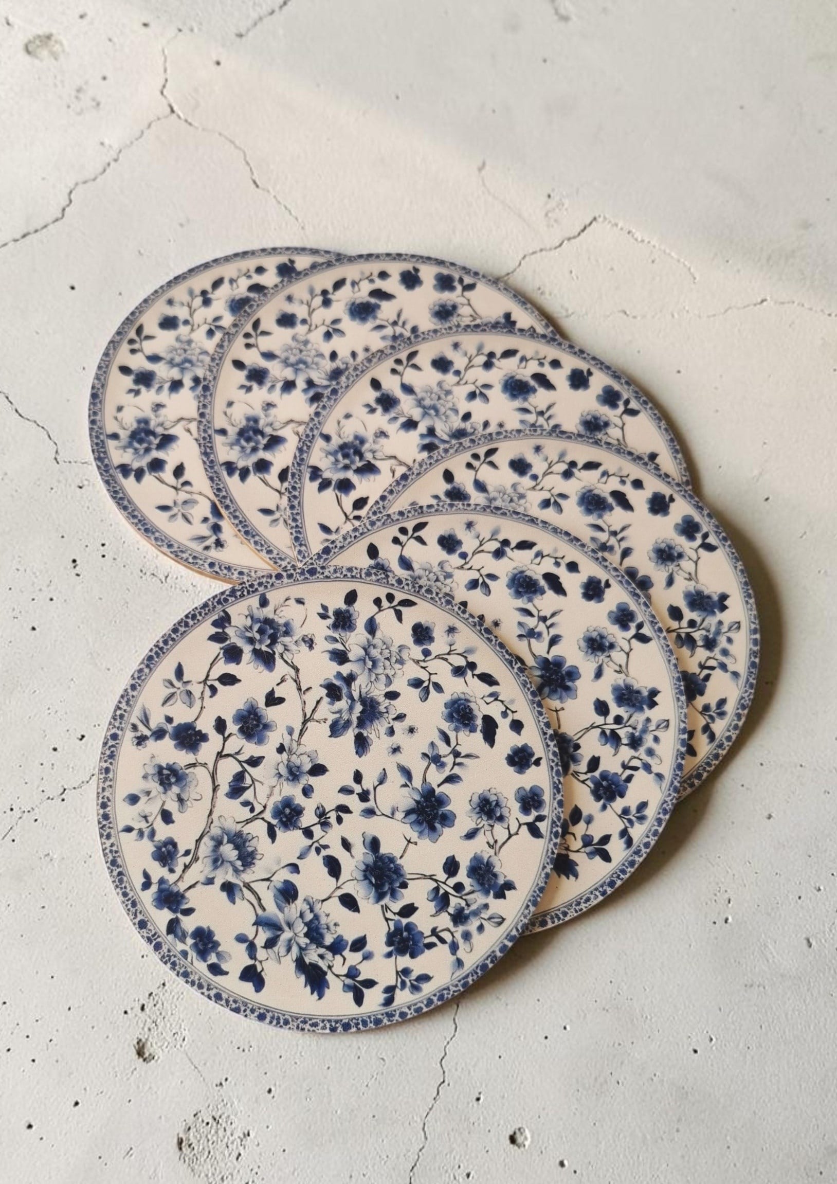 Mavi Çiçek Desenli Dekoratif Ahşap Bardak Altlığı Çap 10 cm