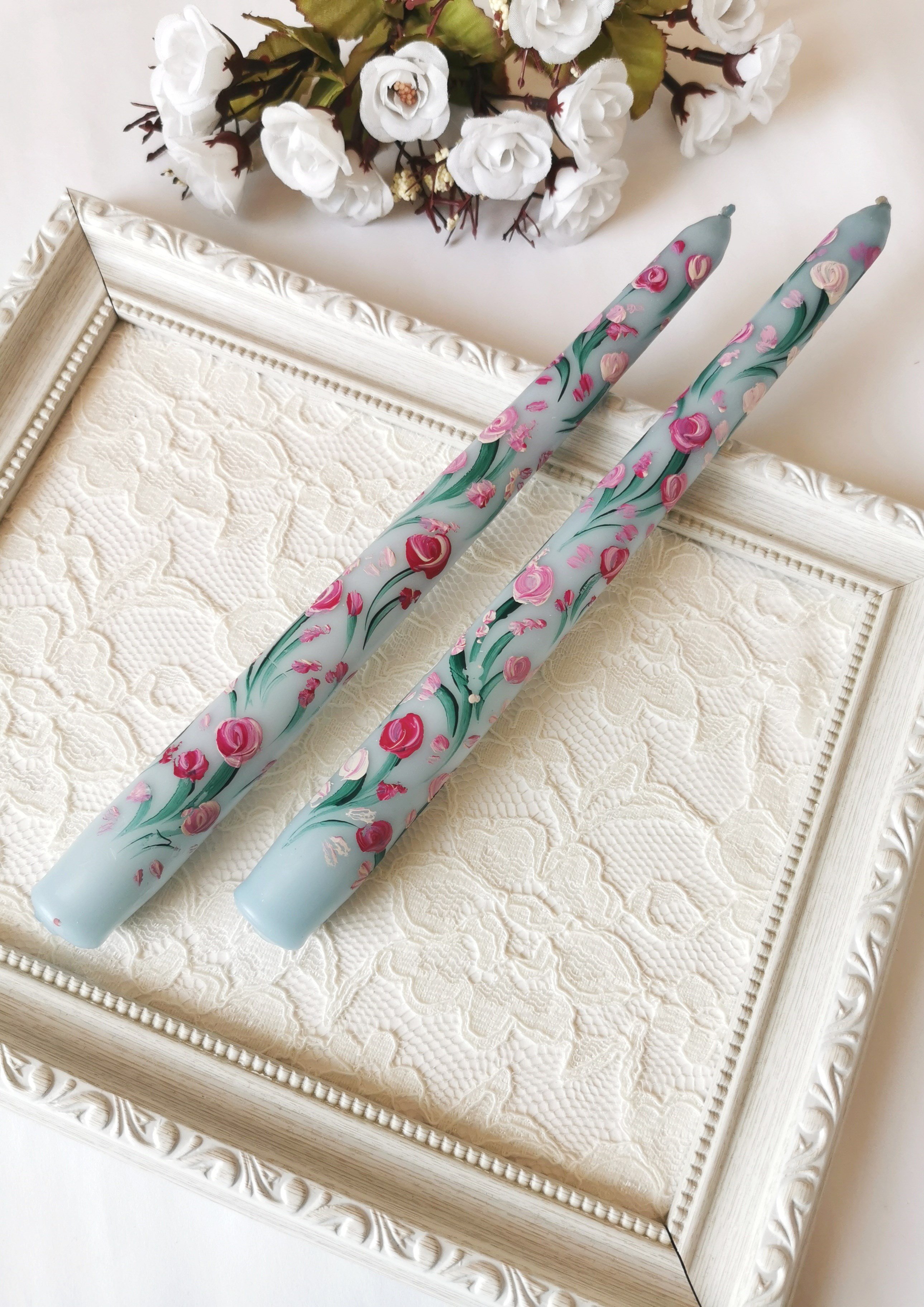 Mavi Çiçek Desenli El Boyaması Dekoratif Mum – 25 cm