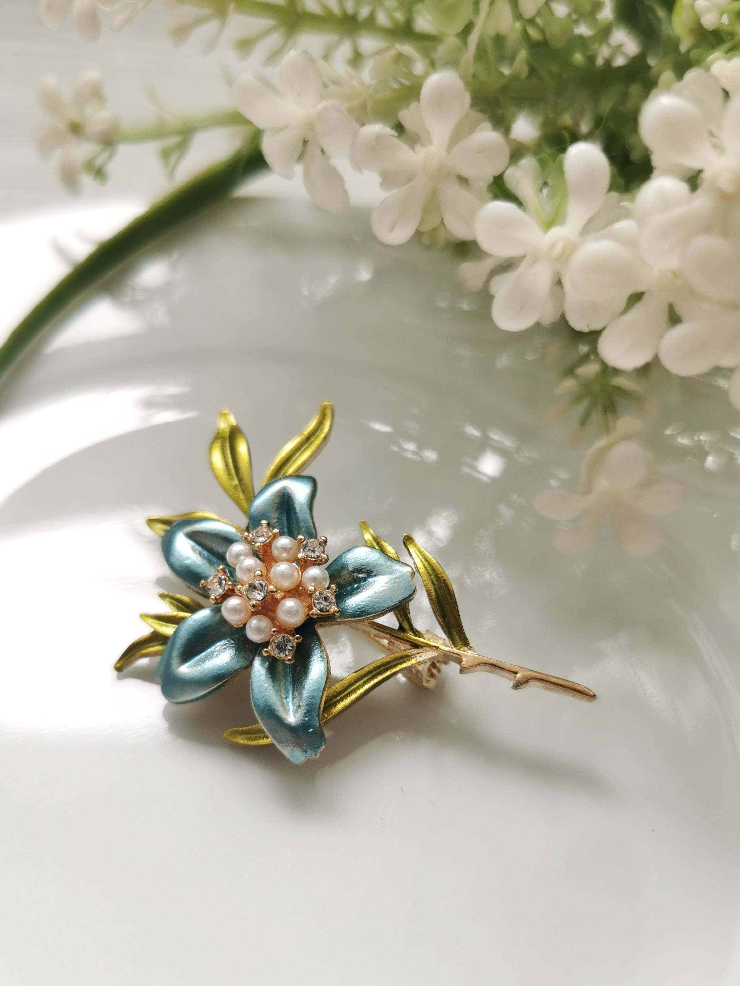 Mavi İnci Çiçeği Broş