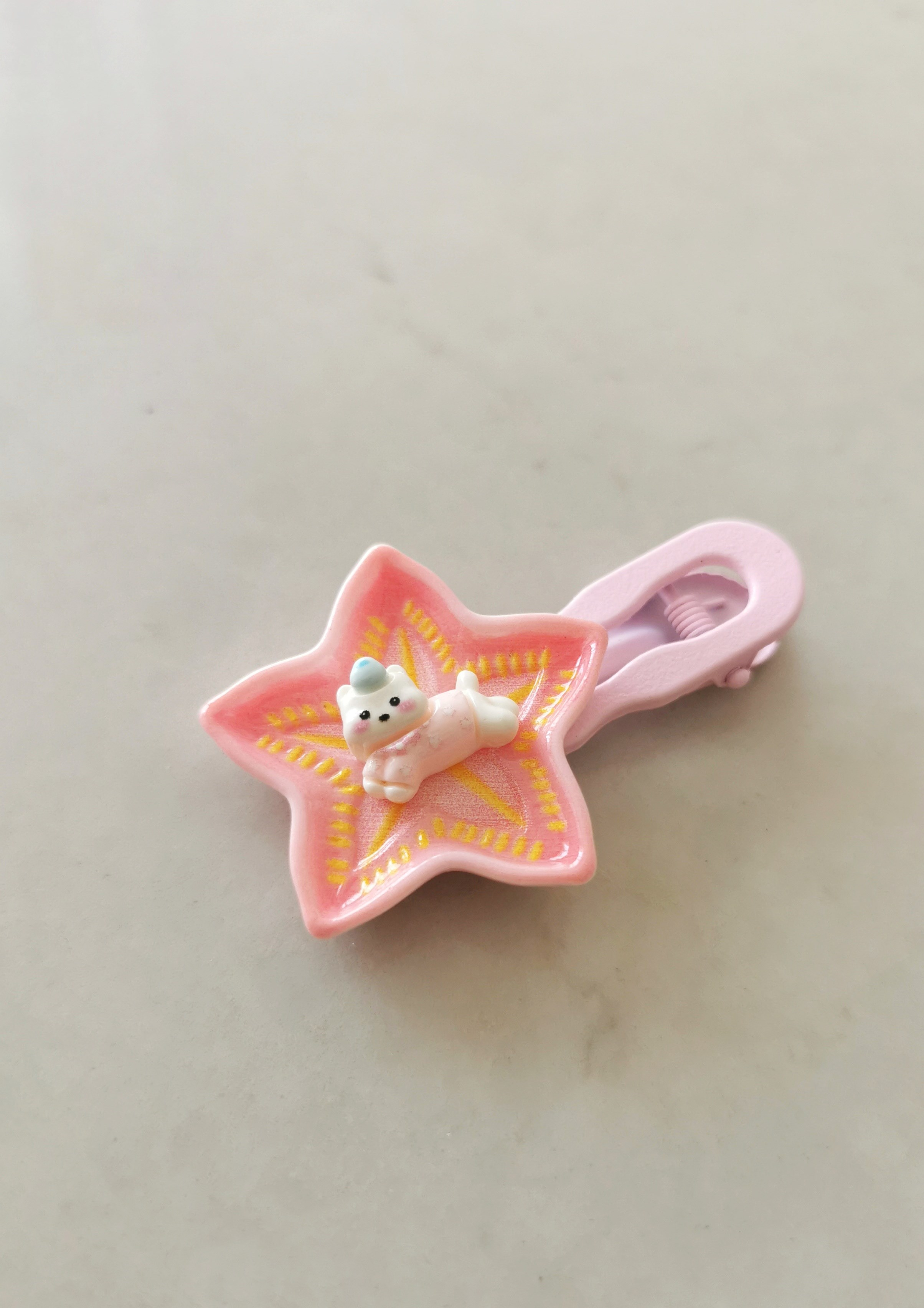 Meyve Detaylı Sevimli Hayvancık Figürlü Çocuk Tokası 6x4 cm Pembe