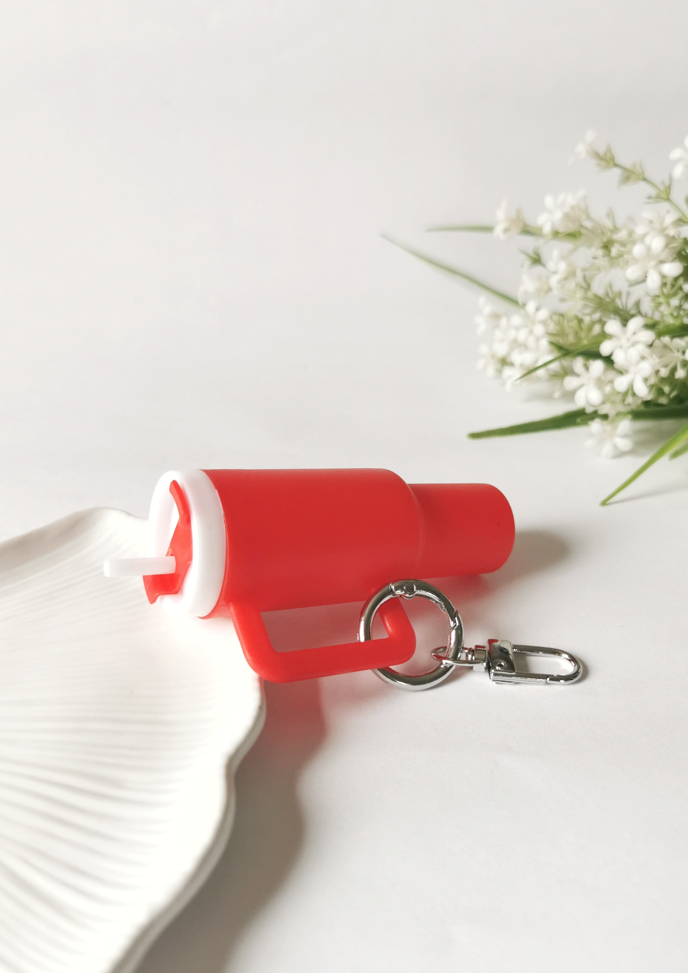 Mini Termos Figürlü Charm Anahtarlık Kırmızı – Plastik Çanta Süsü Sevimli Aksesuar 4,5x9,5 cm