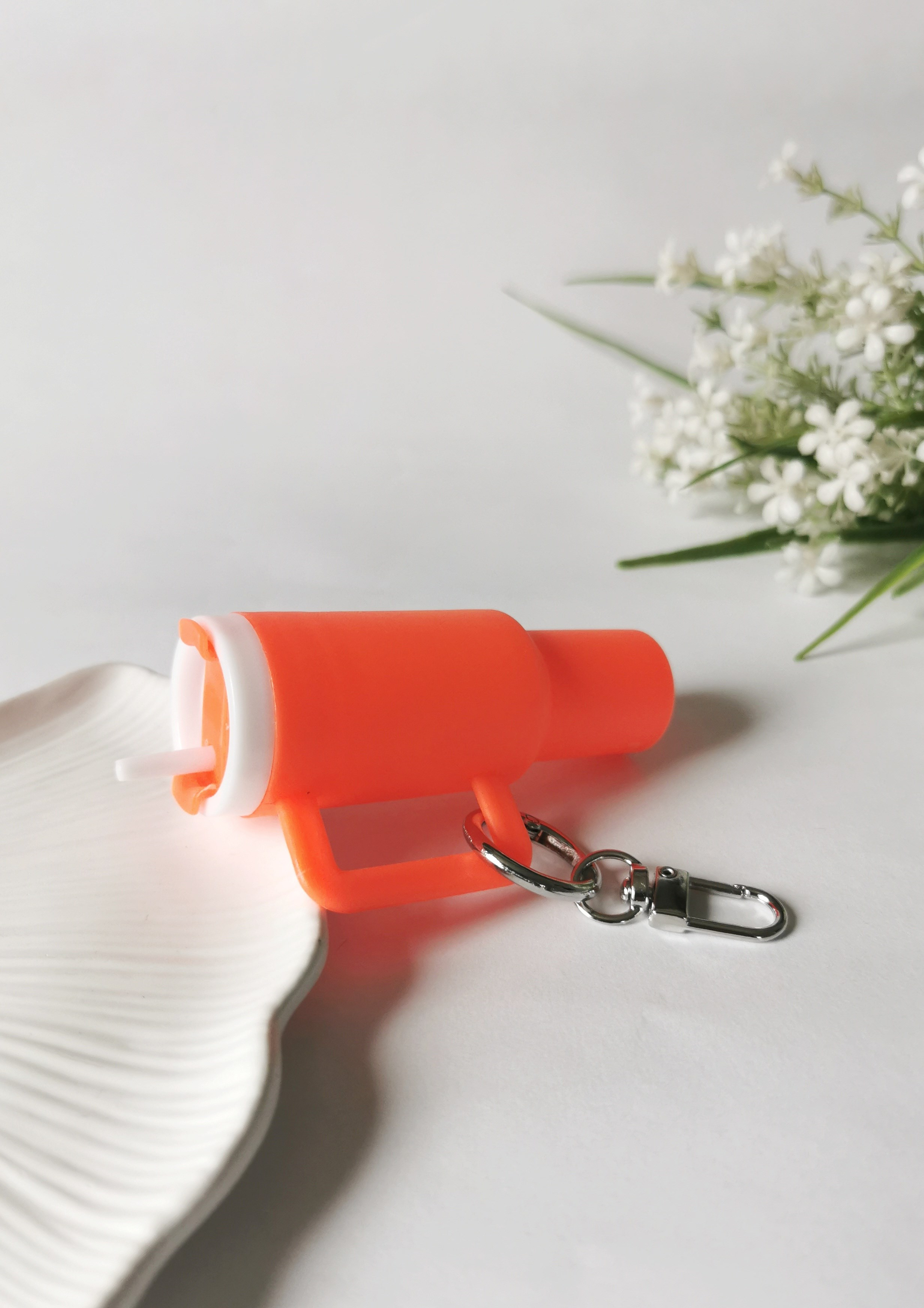 Mini Termos Figürlü Charm Anahtarlık Turuncu – Plastik Çanta Süsü Sevimli Aksesuar 4,5x9,5 cm