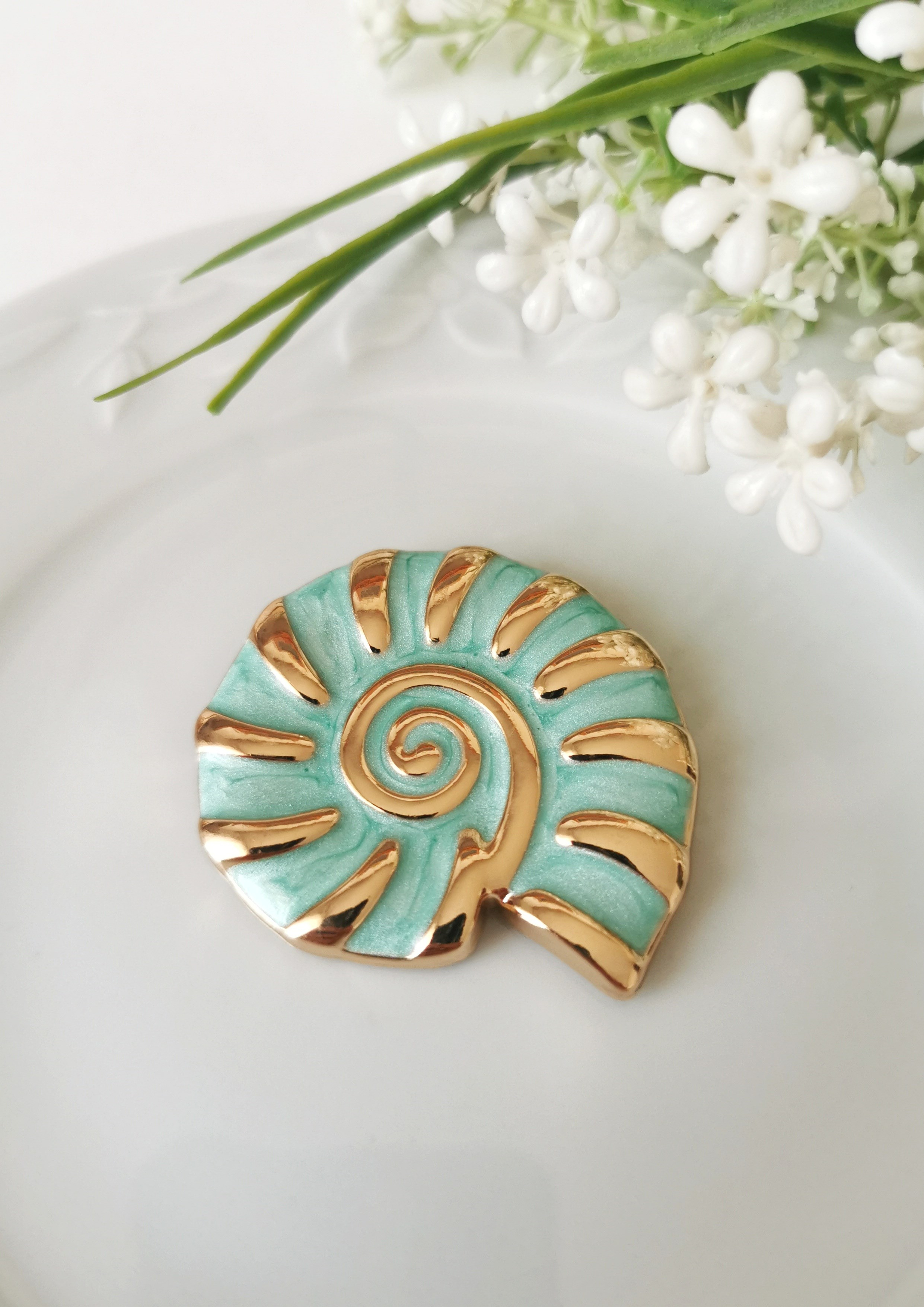 Mint Yeşili Deniz Kabuğu Broş 5x4,5 cm