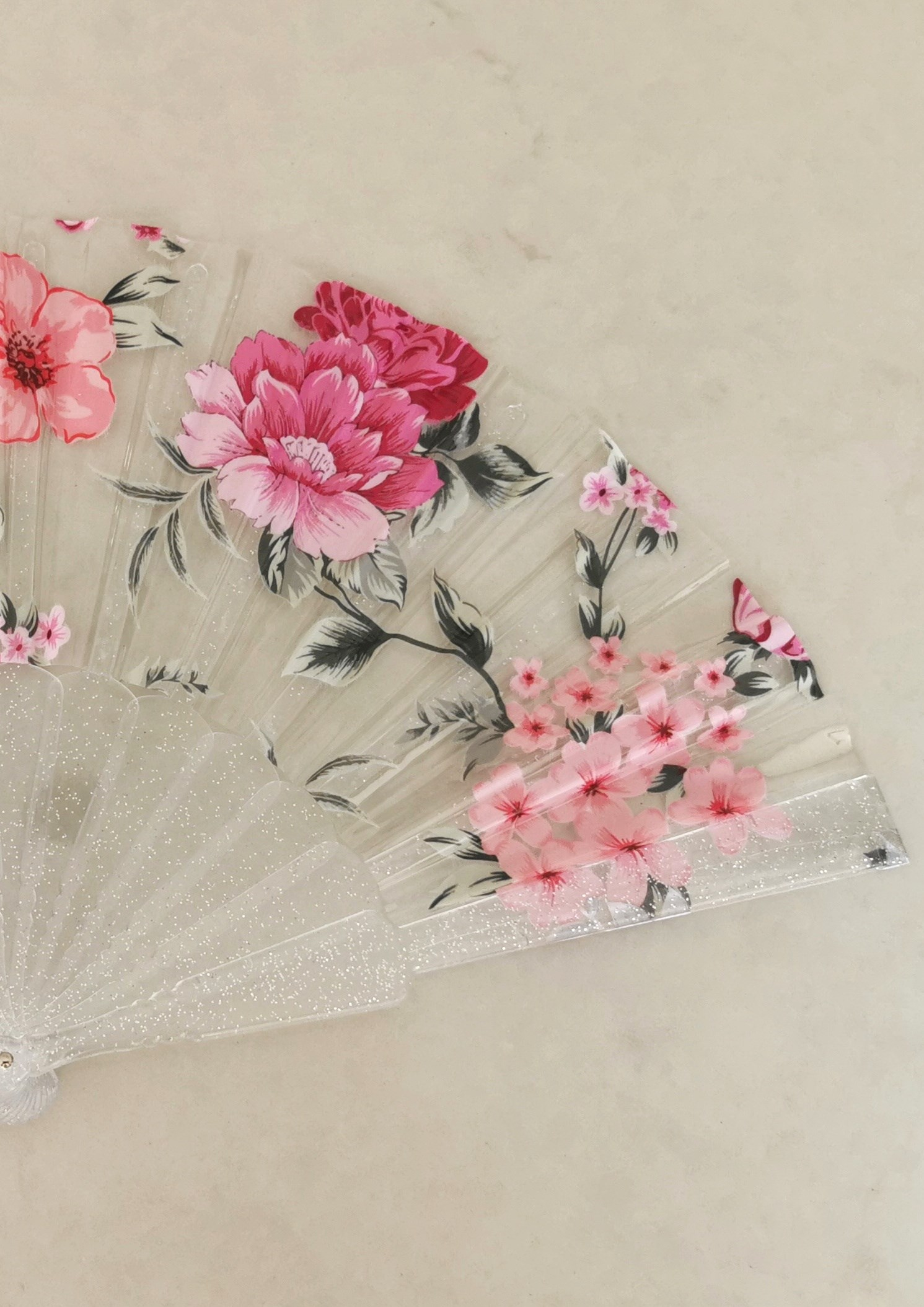 Pembe Çiçek Desenli Simli Şeffaf Pleksi El Yelpazesi | Katlanabilir Yazlık Yelpaze