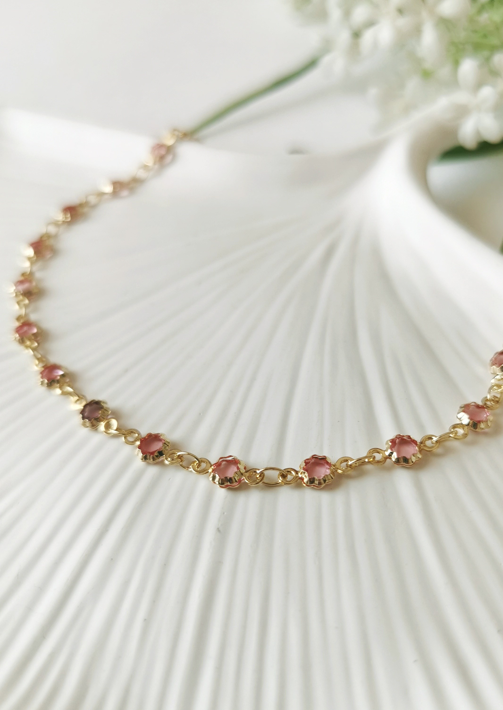 Pembe Çiçek Taş Detaylı Gold Çelik Halhal 23+5 cm
