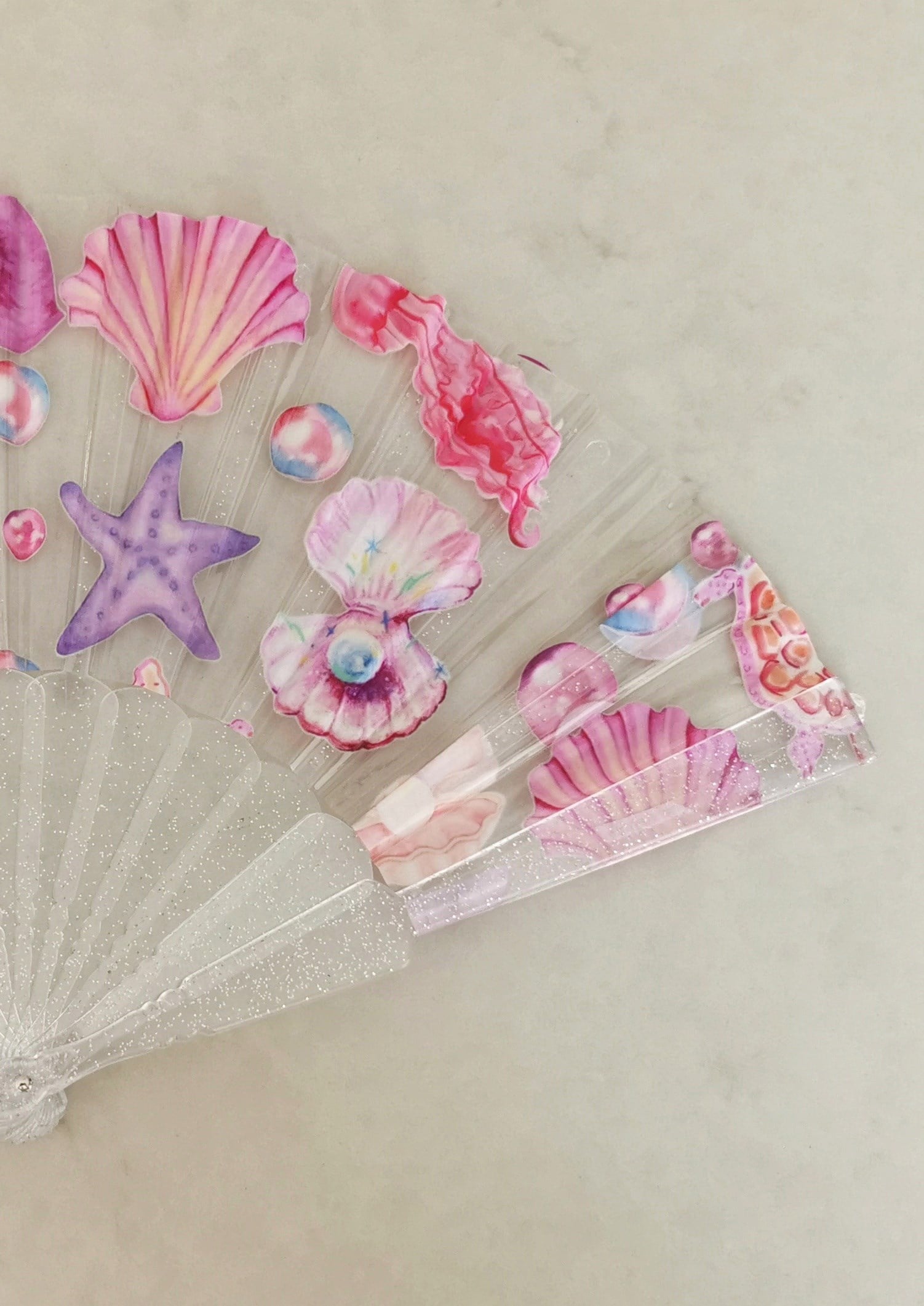 Pembe Deniz Kabuğu Desenli Simli Şeffaf Pleksi El Yelpazesi | Katlanabilir Yazlık Yelpaze