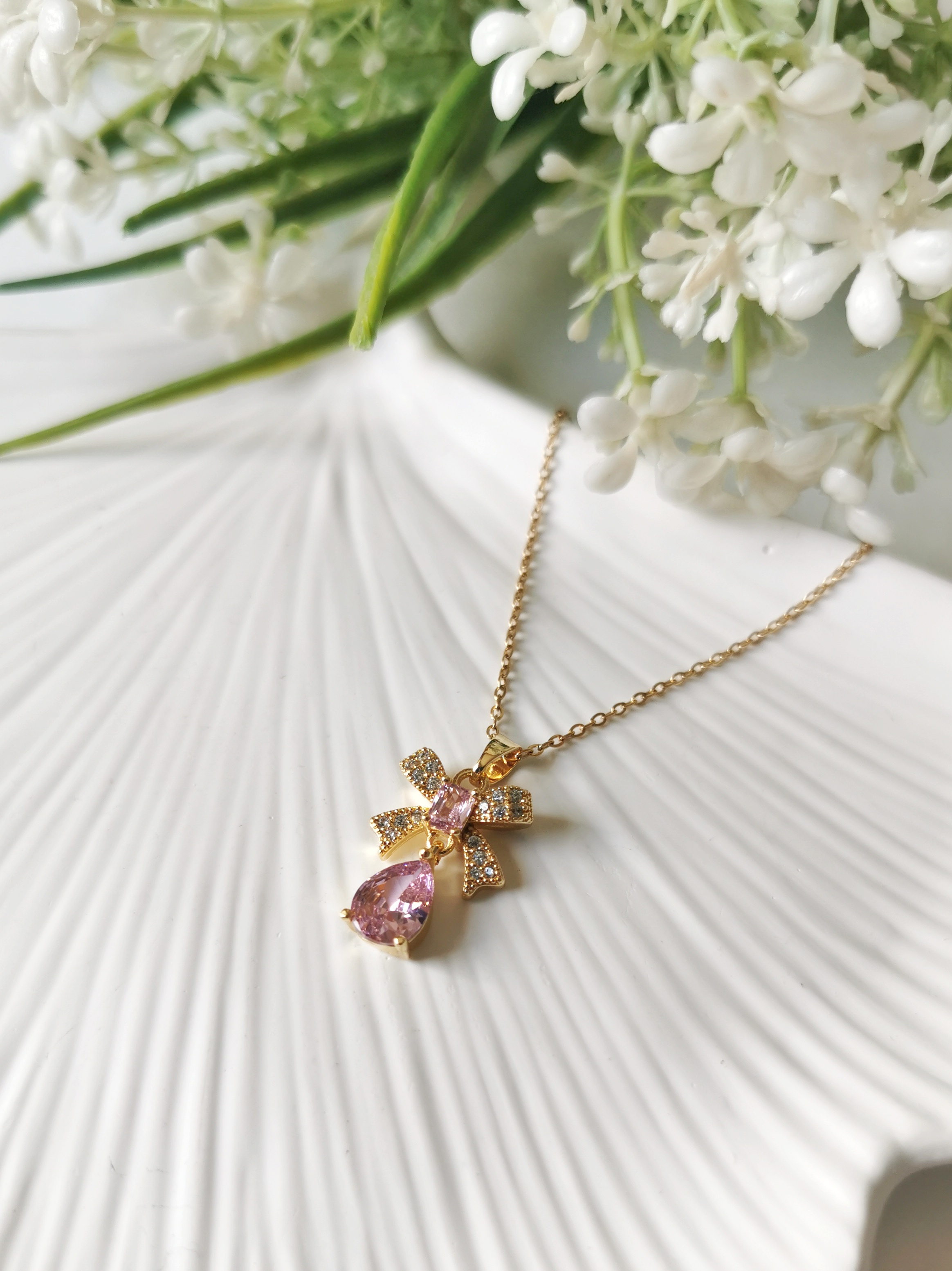 Pembe Zirkon Taşlı Damla Çelik Kolye Gold