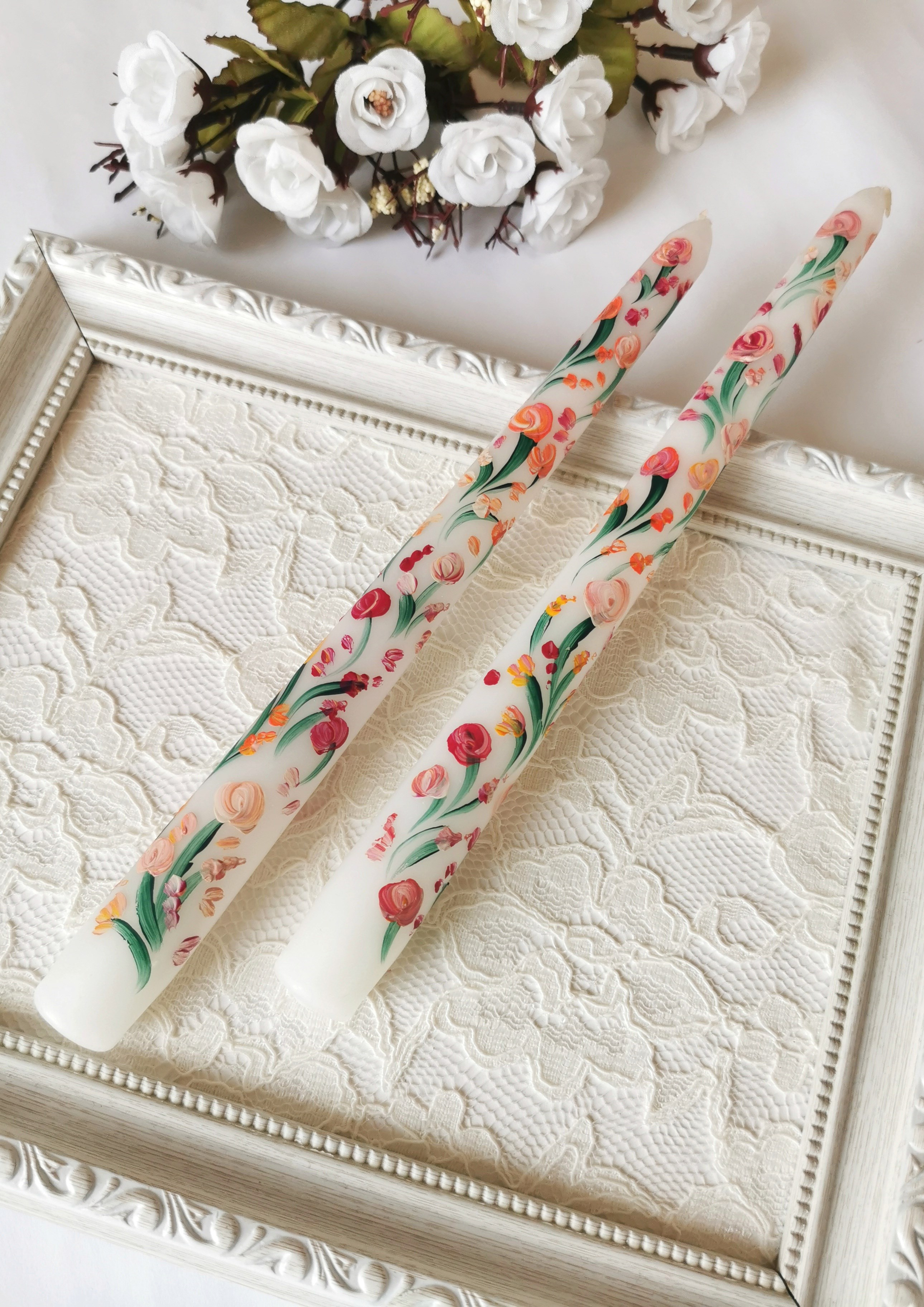 Renkli Çiçek Desenli El Boyaması Beyaz Dekoratif İkili Mum – 25 cm