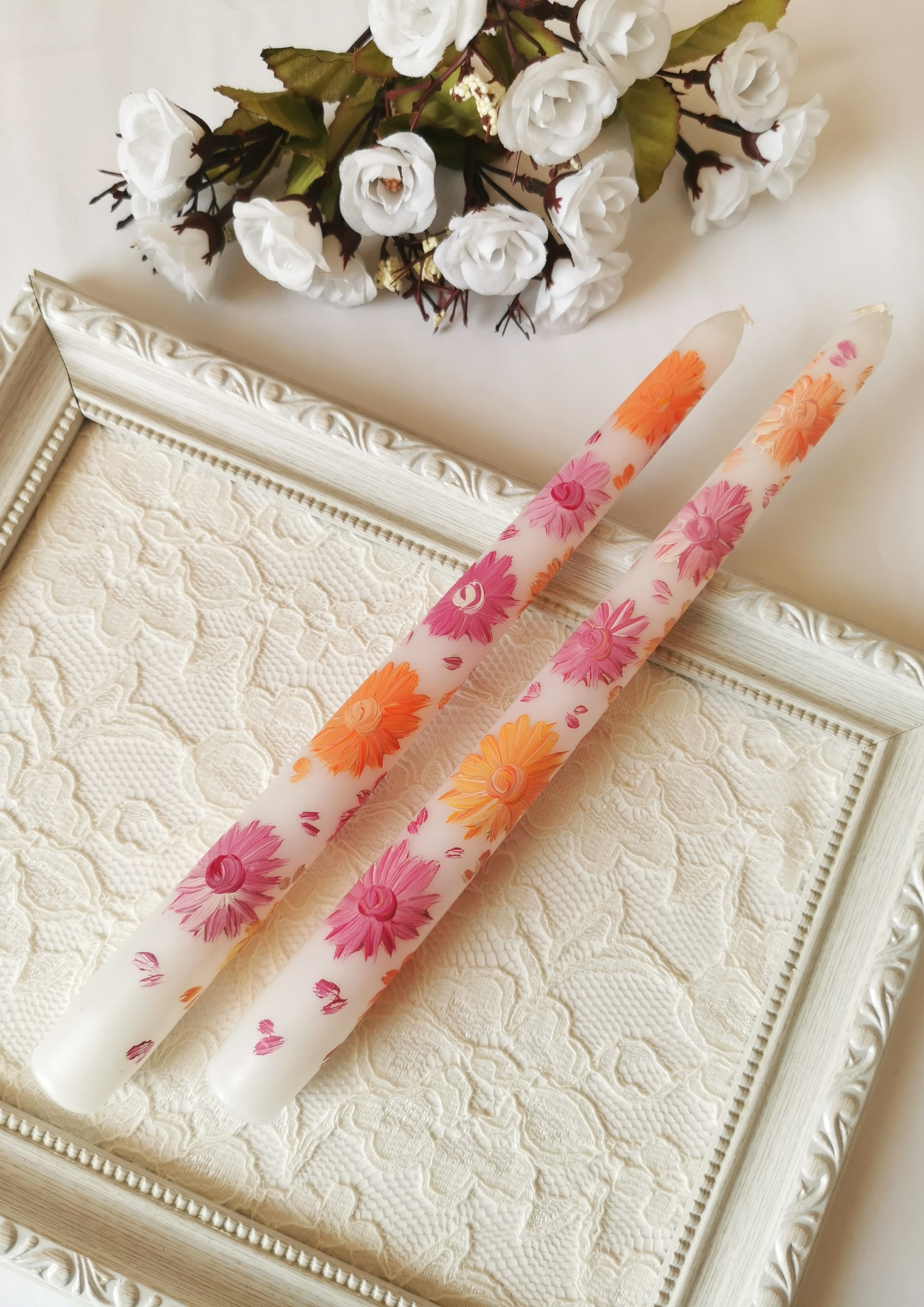 Renkli Çiçek Desenli El Boyaması Beyaz Dekoratif İkili Mum – 25 cm