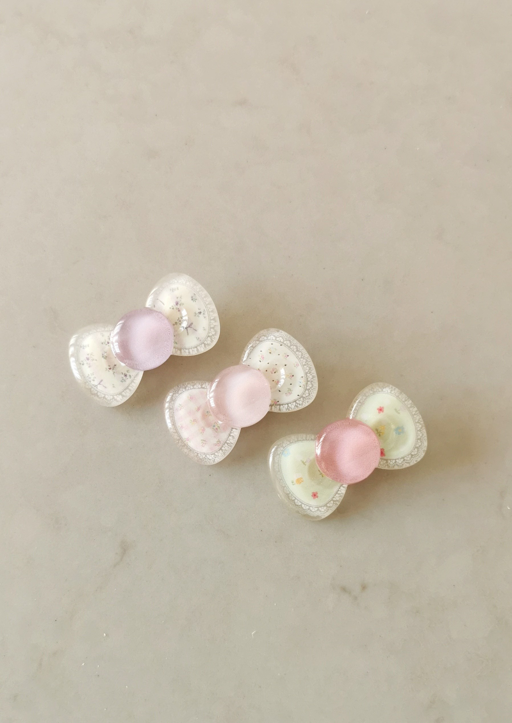 Renkli Fiyonk Temalı Çiçek Desenli 3'lü Pensli Çocuk Tokası 4,5x2,5 cm
