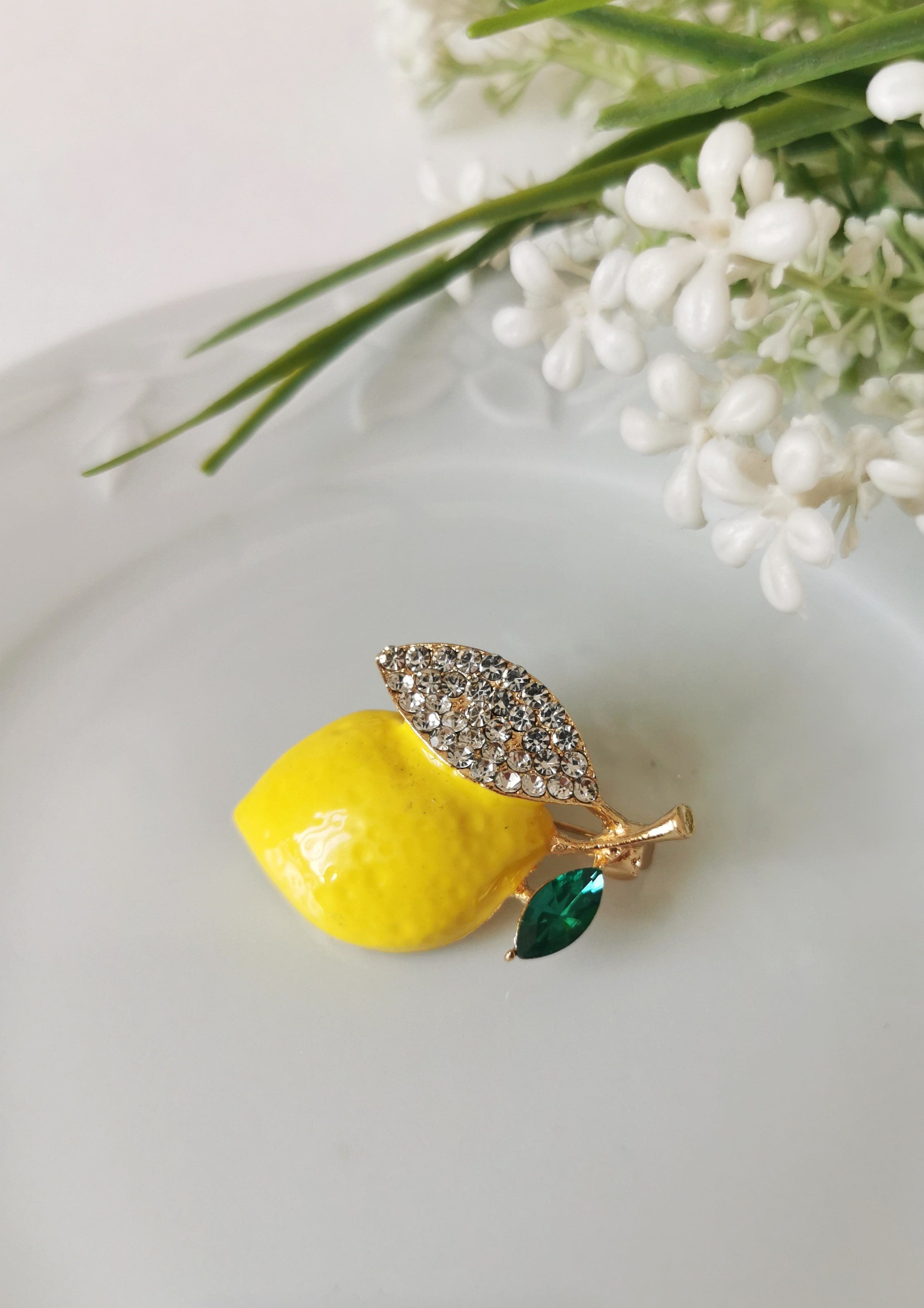 Sarı Limon Figürlü Kristal Taş Detaylı Broş 4x3 cm